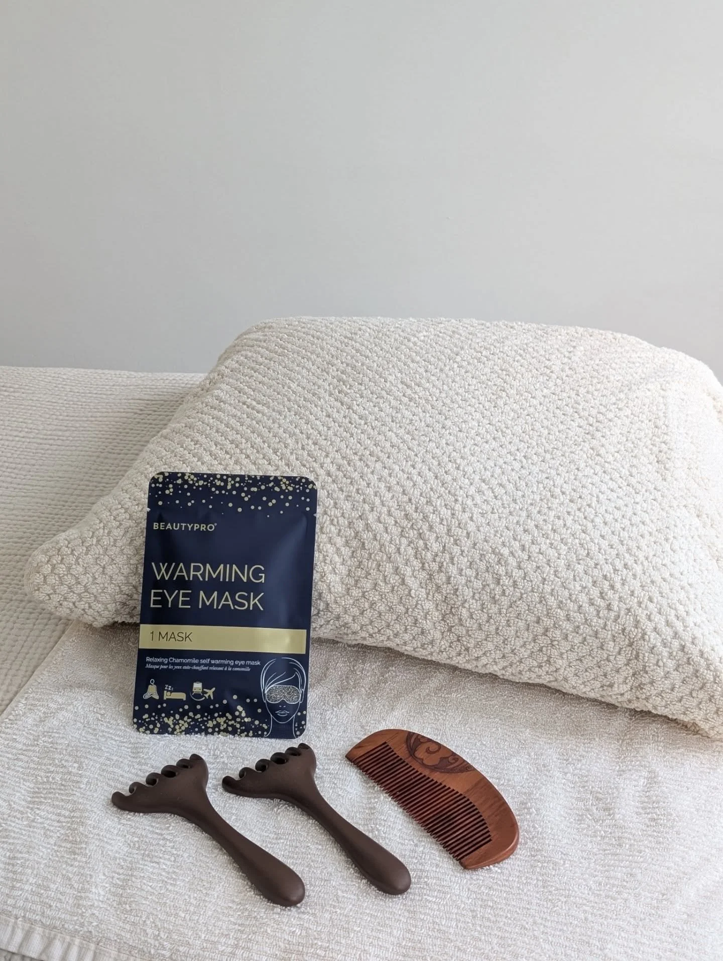 Happy November! We are starting the month and weekend with Indian Head Massages 💆🏻&zwj;♀️

Our Indian Head Massage includes a bespoke back massage to ease the tension or any aches and pains you might have, followed by a lush hot oil scalp massage w