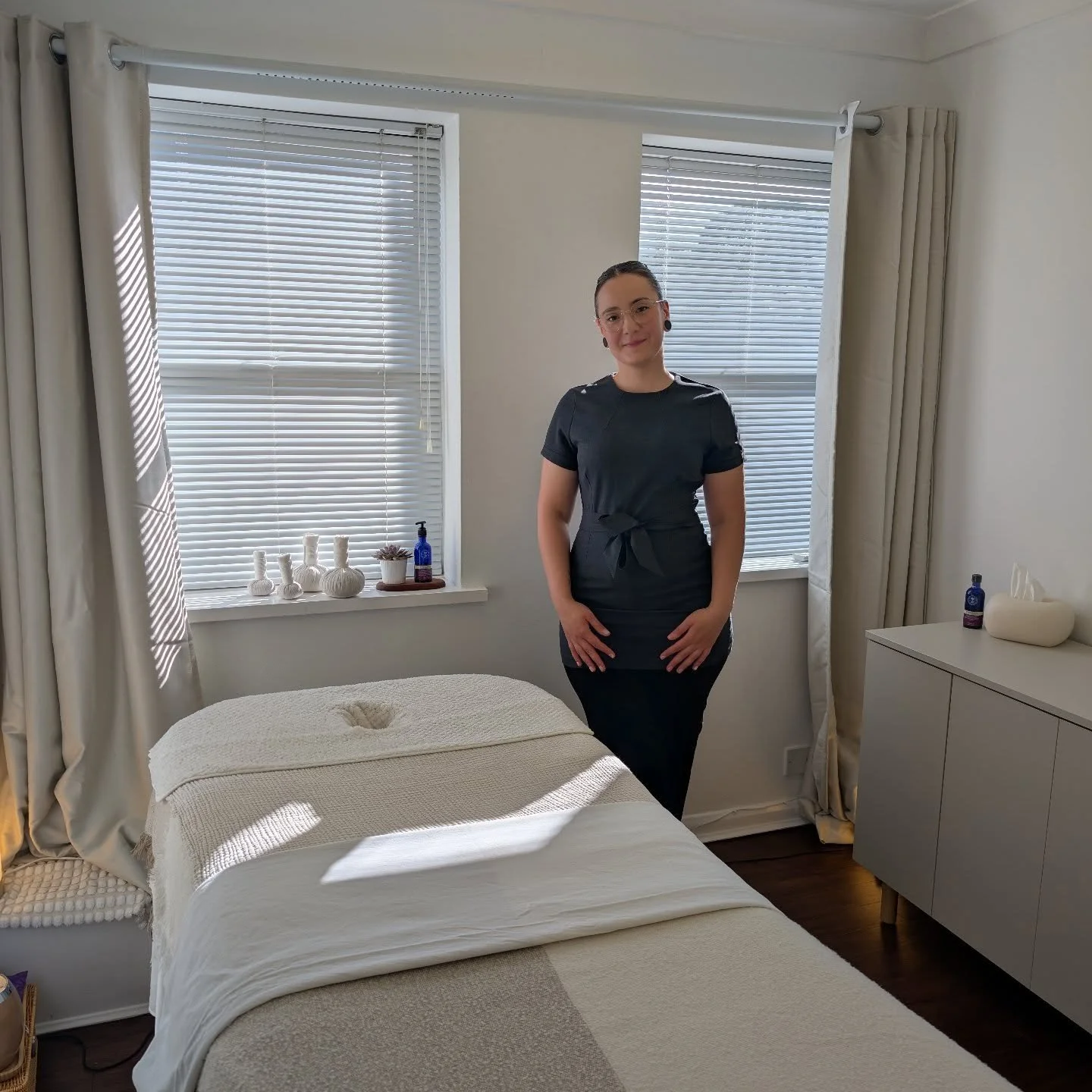 Meet your massage therapist : Gloria 

Beyond the fact that this work truly fulfills me and flows from my heart, I&rsquo;m deeply grateful I found a service that brings calm, softness and peace, for both my clients and for myself.

This is a space wh