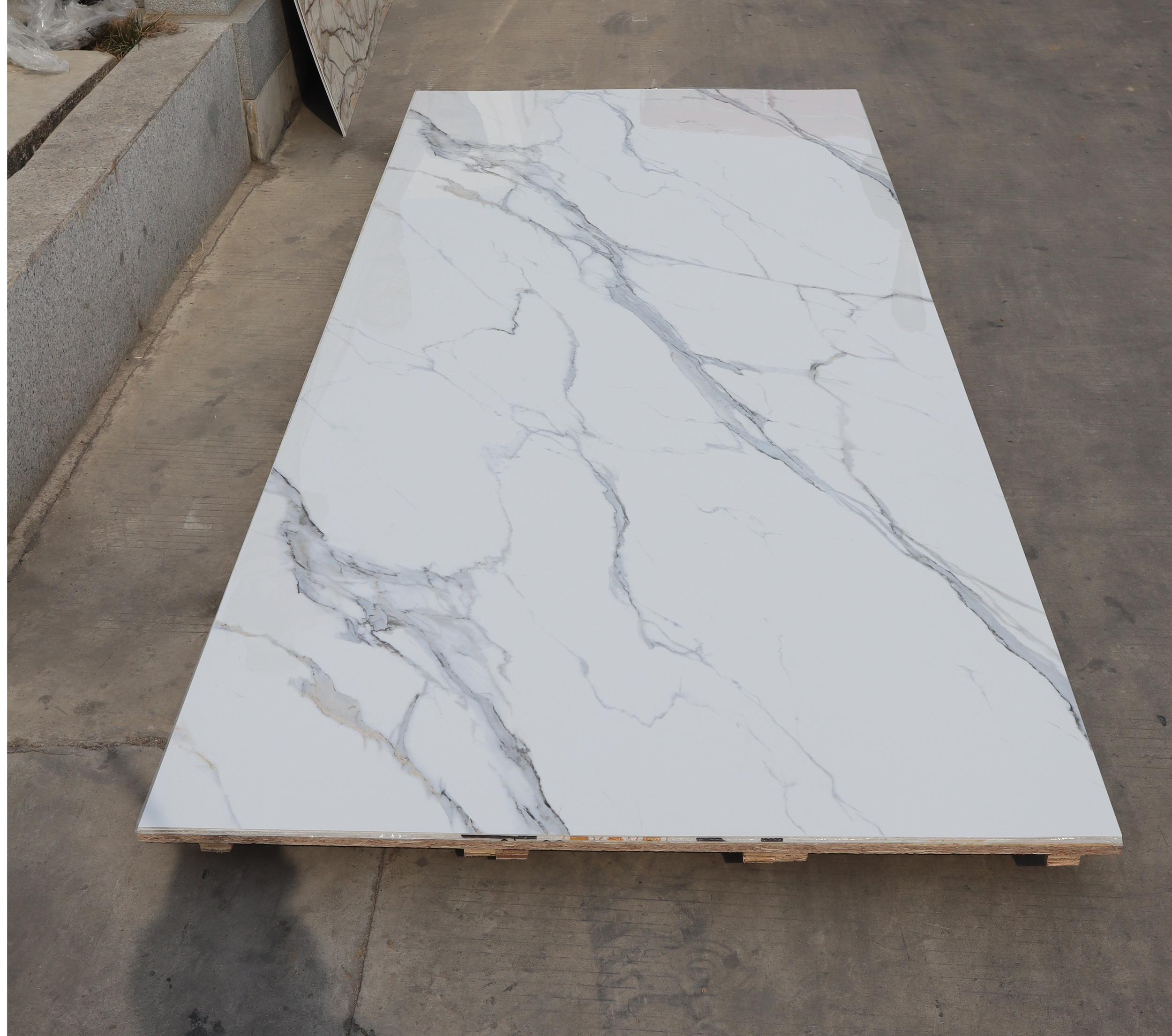 CALACATA QM 6007.png