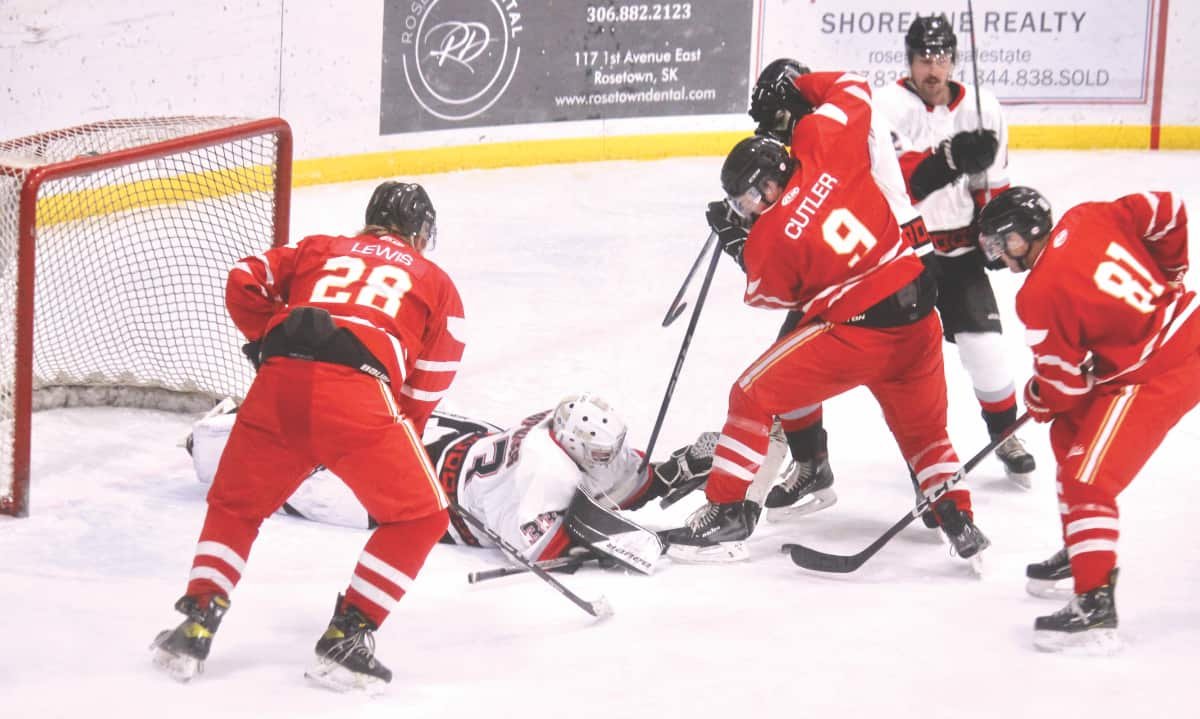 Redwings hold first place after narrow win over Miners