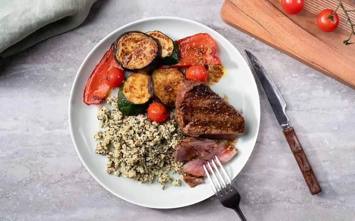Recipe of the Week: Steak with Grilled Vegetables and Pesto Quinoa