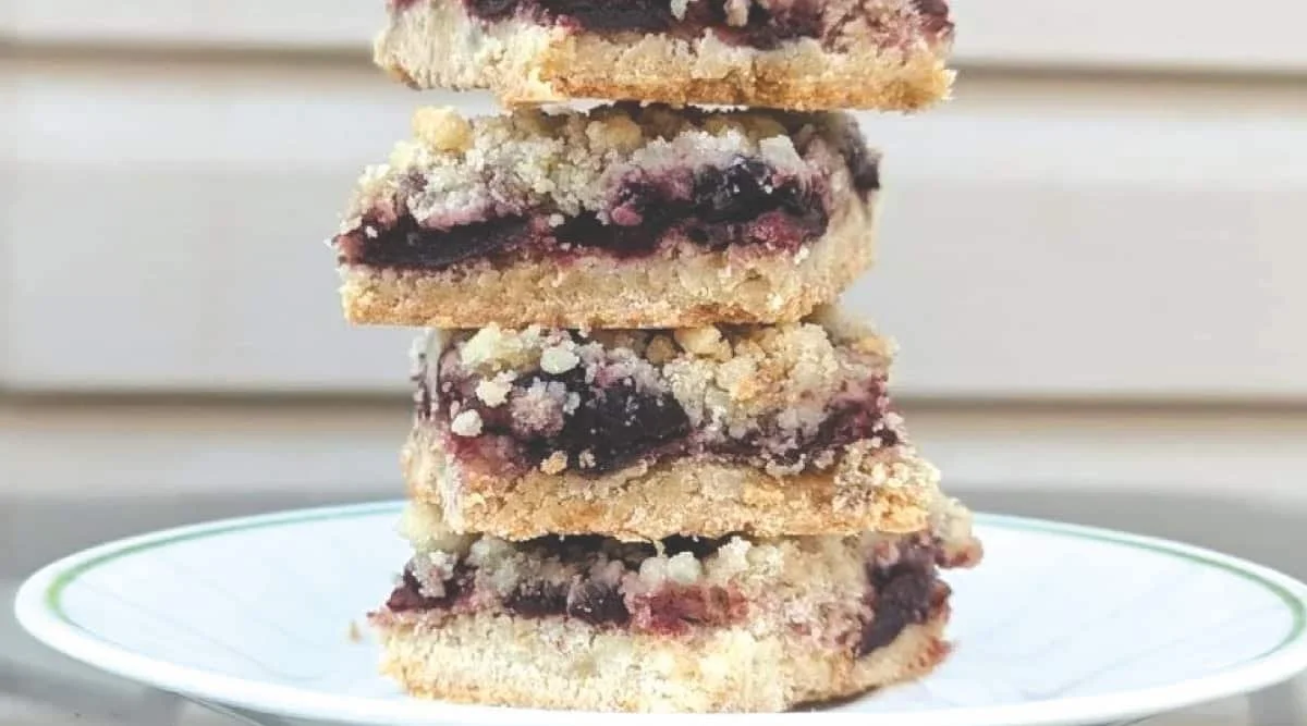 Recipe of the Week: Cherry Pie Crumb Bars