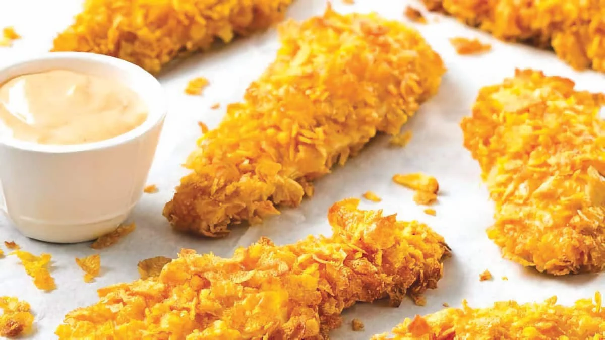 Recipe of the Week: Crunchy Chicken Fingers with Sriracha Dipping Sauce