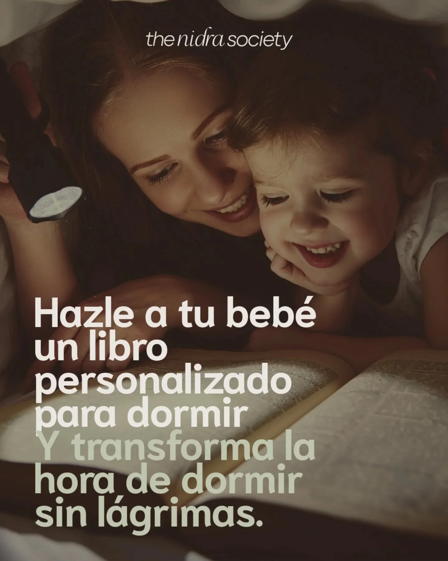 &iquest;Sab&iacute;as que leer antes de dormir no solo calma al beb&eacute;&hellip; sino que le ense&ntilde;a a asociar la noche con amor? 🫶

Cuando ve su foto en la p&aacute;gina, su nombre en cada l&iacute;nea, y hasta su peluche favorito&hellip; 