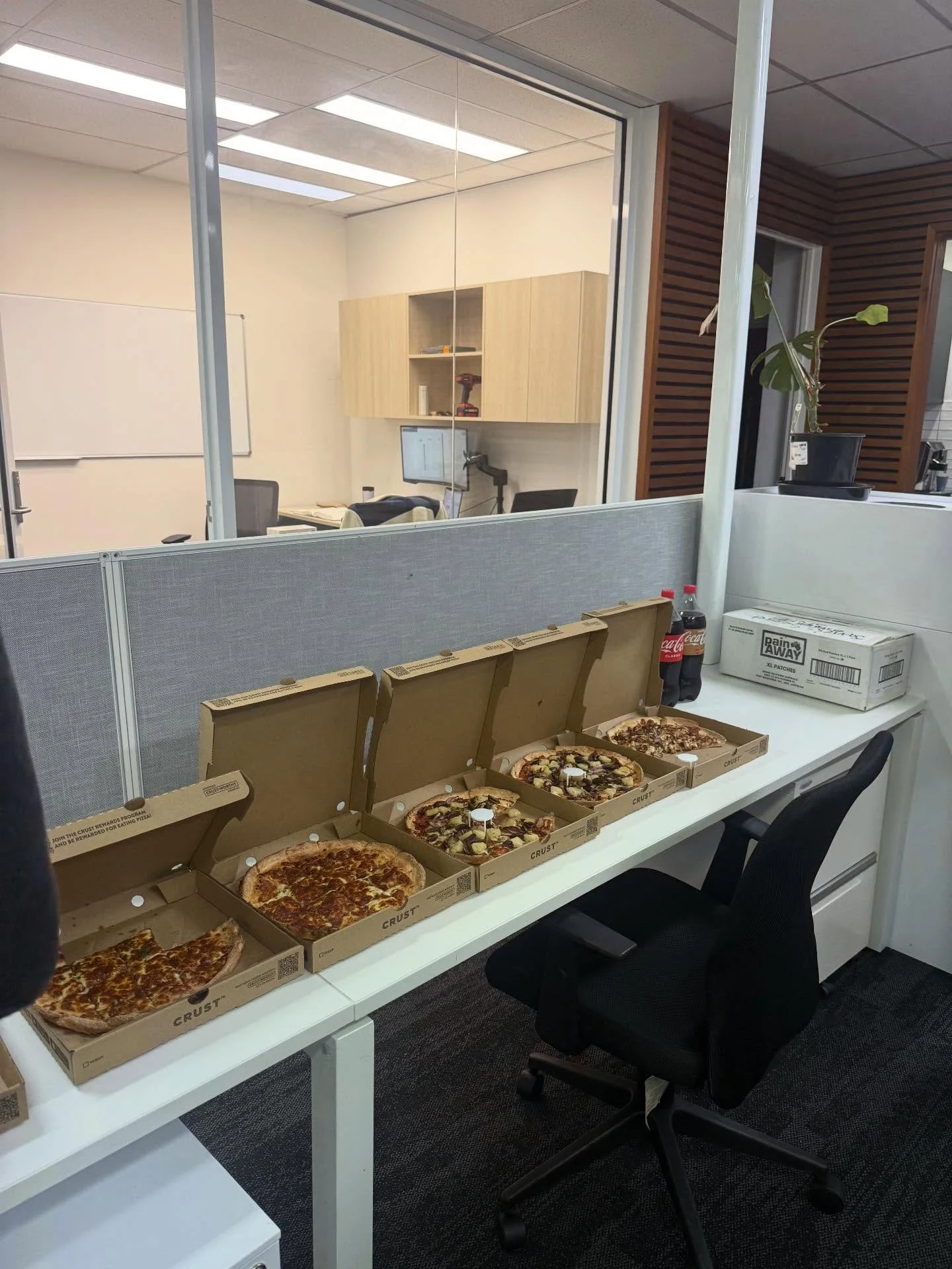 First traffic at the new office &amp; pizzas to celebrate! ✨🍕