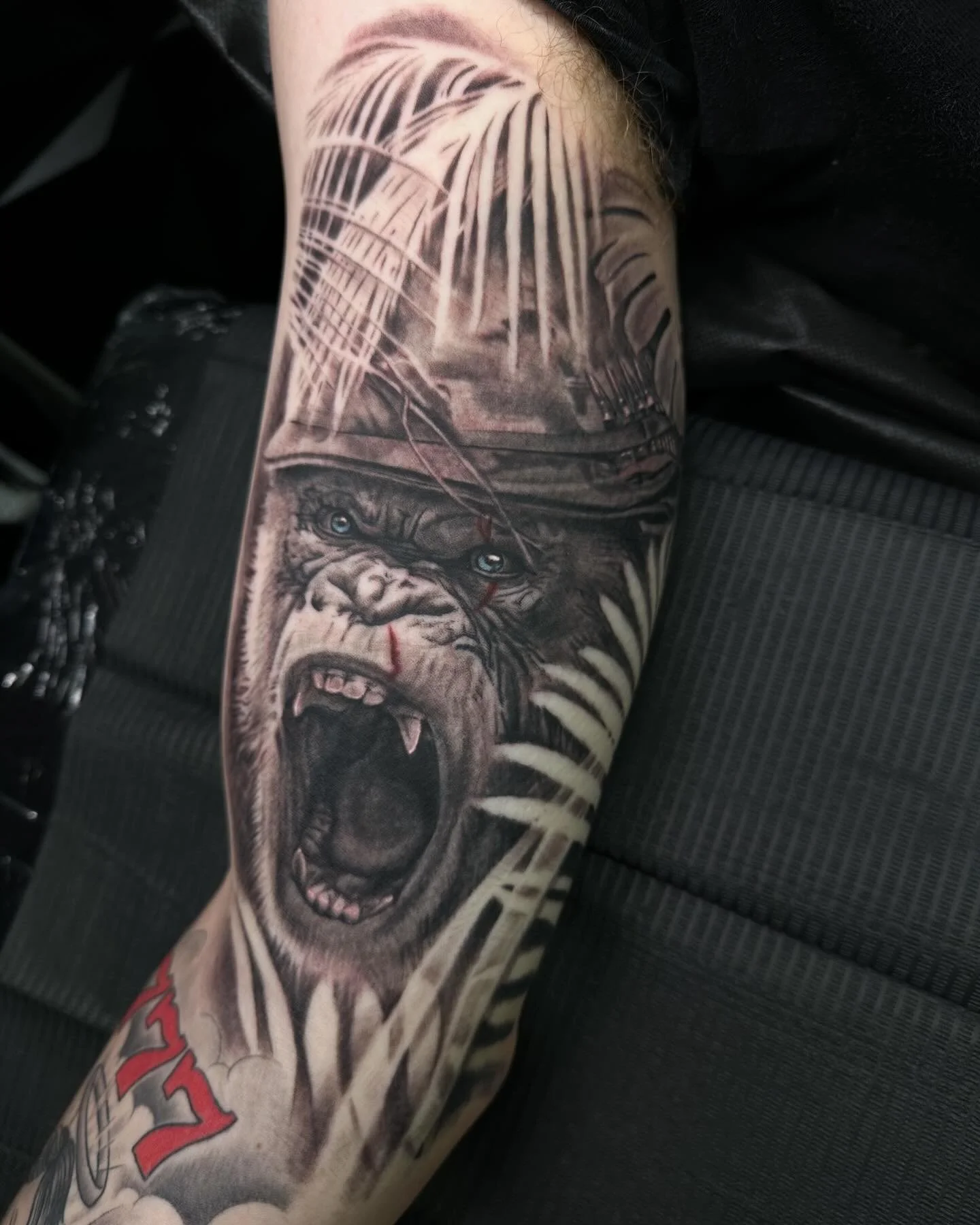 Fun piece I got to do yesterday! 🦍
.
.
#gorillatattoo #blackandgreytattoo #photorealism #tattoosofinstagram #insta #tattooartist #eastcoasttattooers #nytattooartist