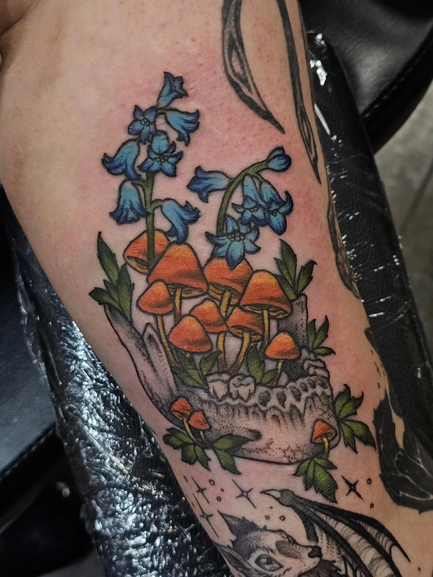 Rework! After vs before 🍄🌿✨️
Original not done by me.

#artistsoninstagram #art #tattoo #tattooartist #tattoooftheday #colortattoo #coverup #rework #mushroom