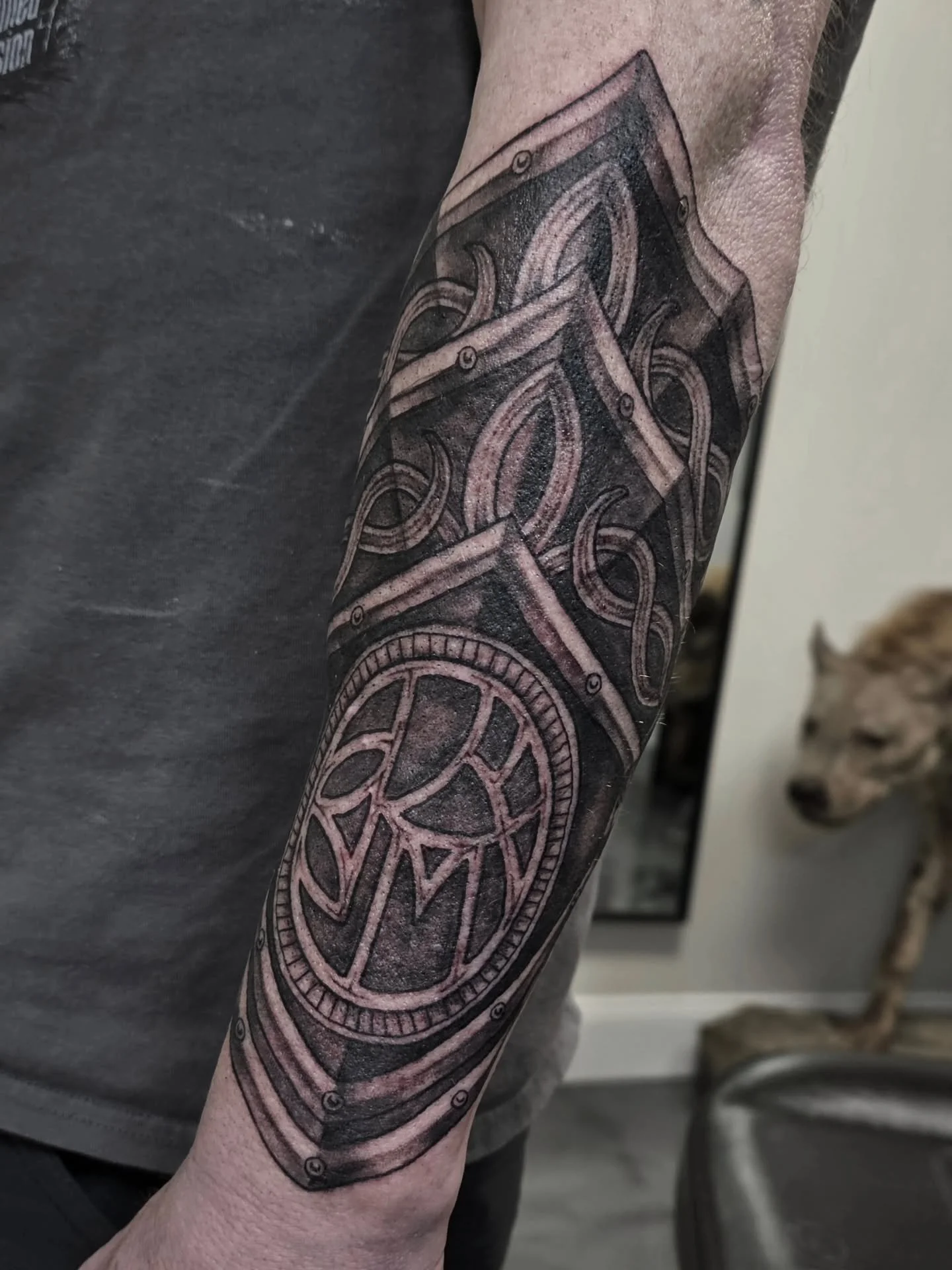First time tattooing armor 🛡⚔️

#artistsoninstagram #art #tattoo #tattooartist #tattoooftheday #blackandgreytattoo #darktattoo #armor #armortattoo