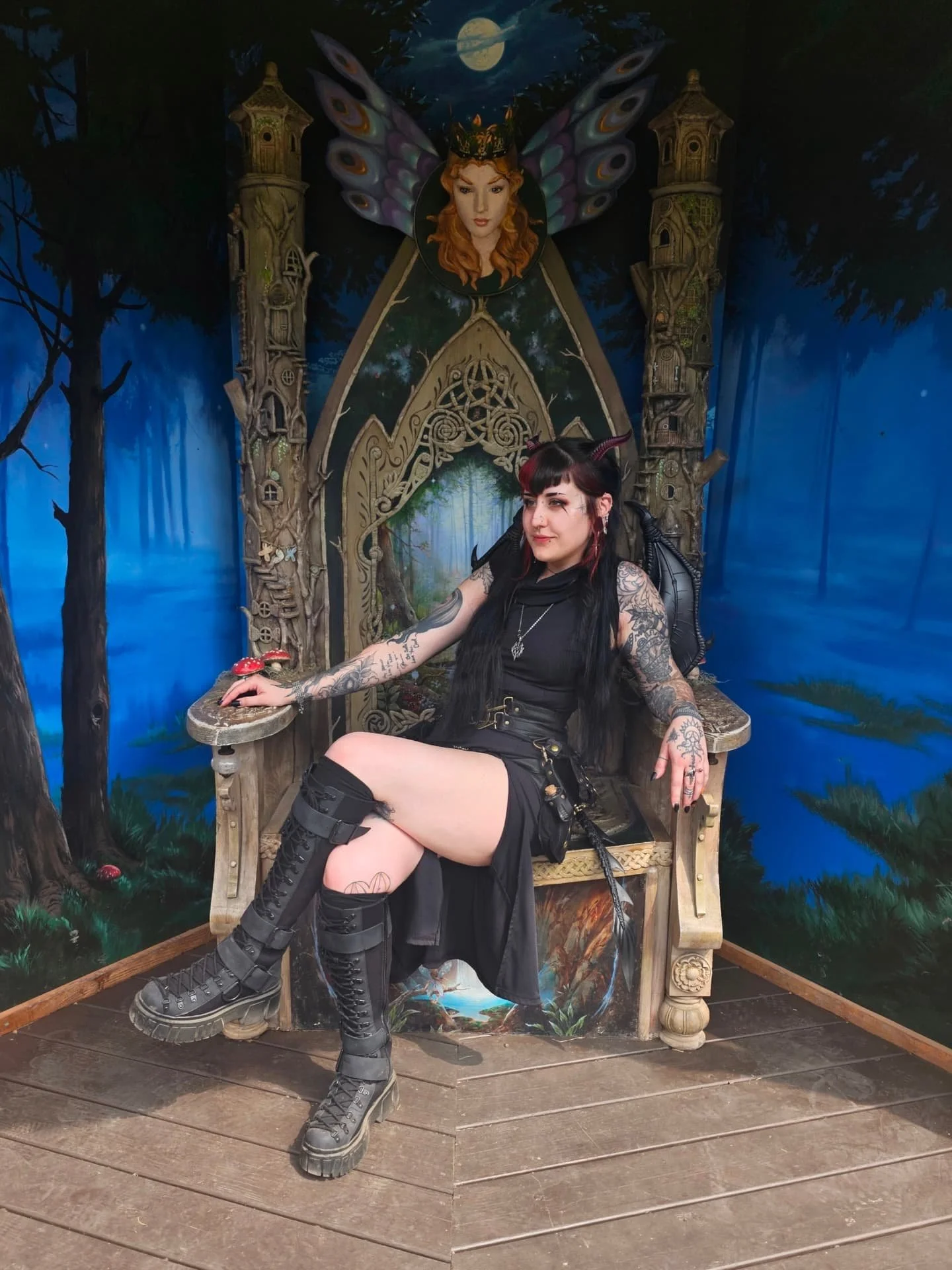 Bring trinkets and bend the knee ✨️🐉🖤
Local goth dragon goes to the Renaissance Faire with the baddest bitches known to mankind.

#artistsoninstagram #tattoo #tattooartist #goth #girlswithtattoos #renaissance #renfaire #dragon #cosplay