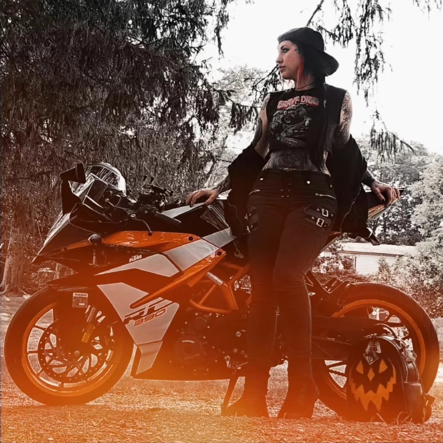 Life lately.. 🖤

#artistsoninstagram #tattoo #tattooartist #goth #girlswithtattoos #girlswithpiercings #bodymods #livingdeadgirl #motorcycle #ktmrc #girlsonbikes #dogsofinstagram #food #ballpython #snake