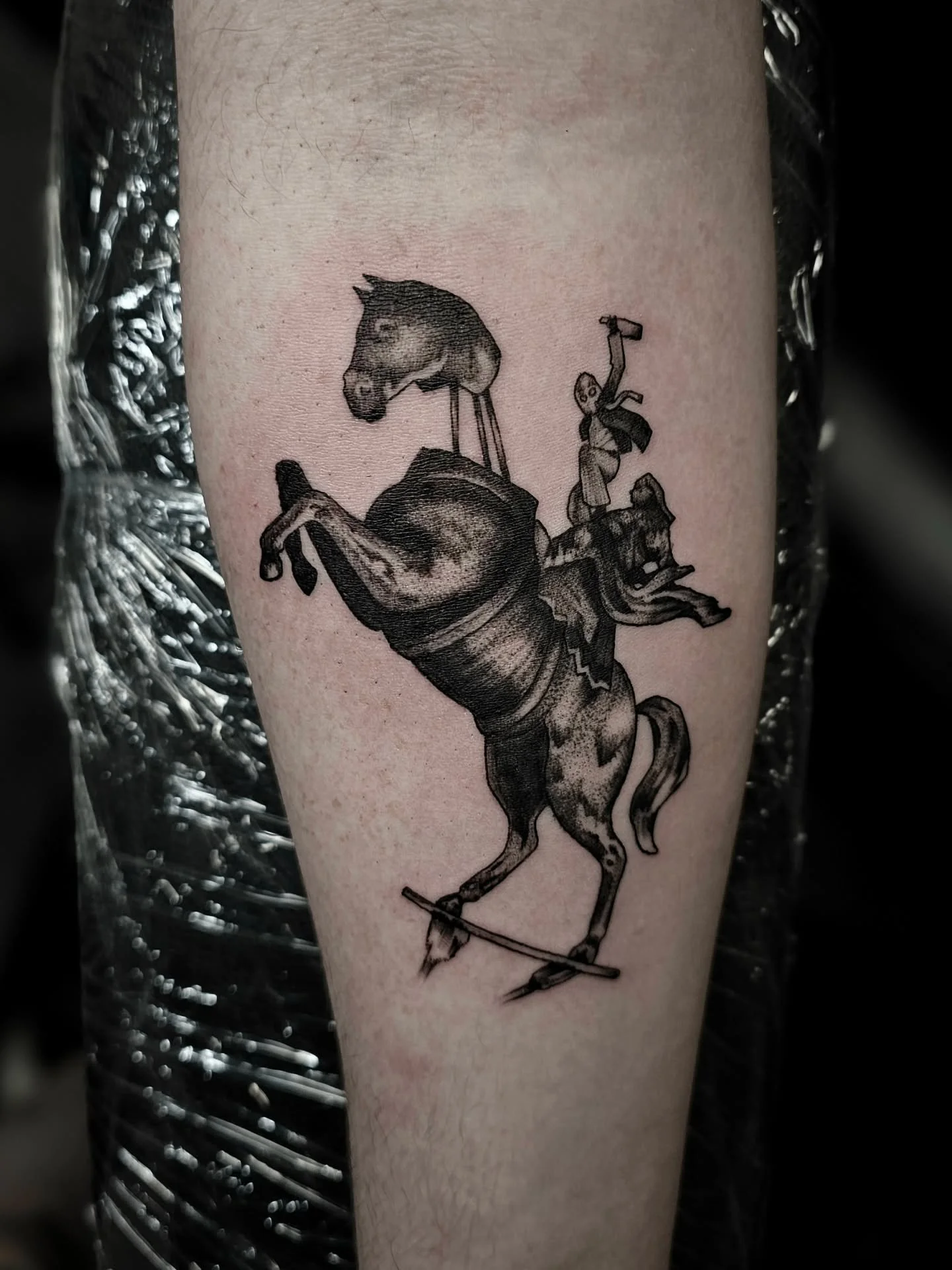 Horse statue from Disco Elysium 🐎

#artistsoninstagram #art #tattoo #tattooartist #tattoooftheday #blackandgreytattoo #darktattoo #discoelysium