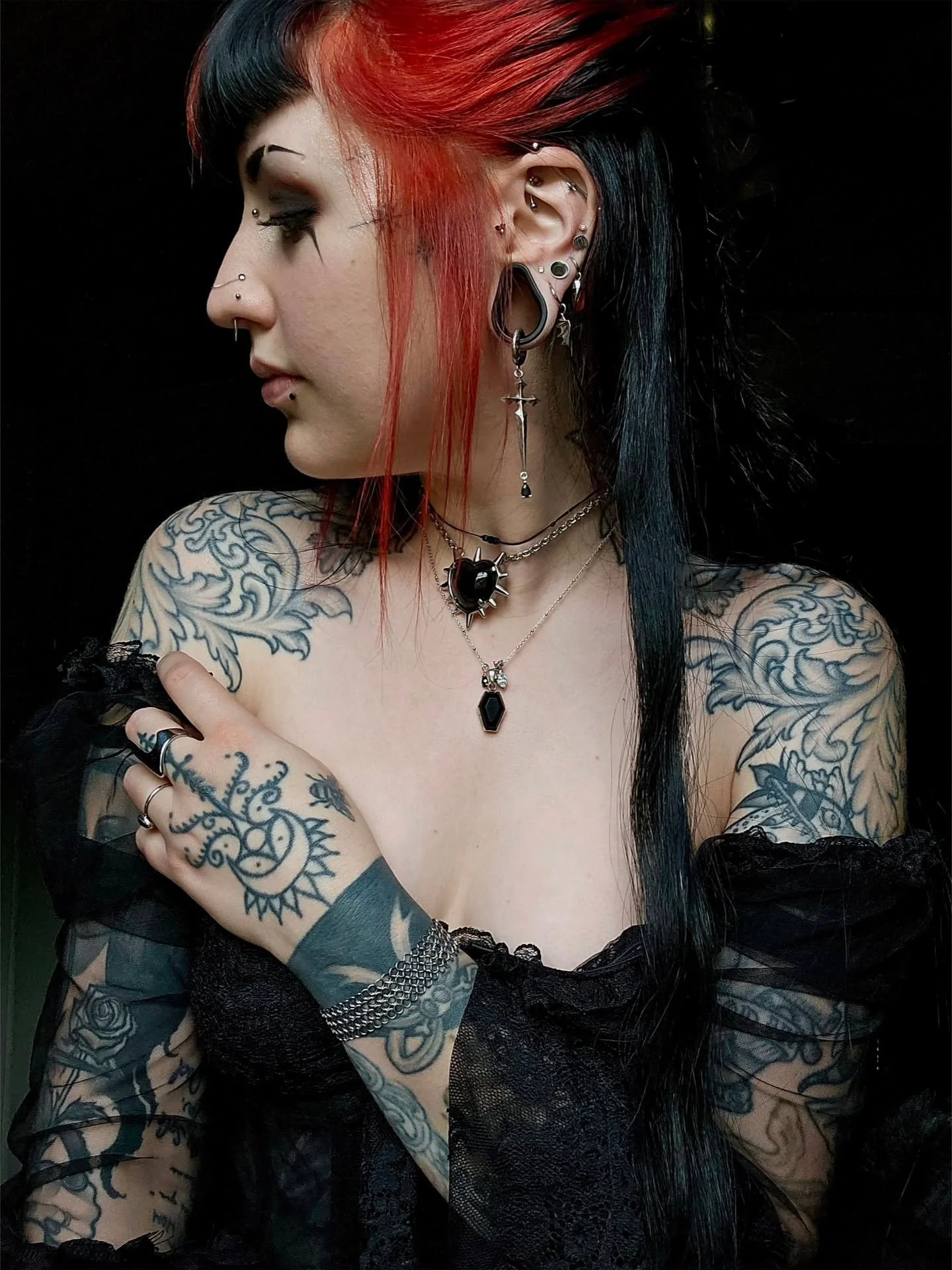 𝕾𝖆𝖕𝖕𝖍𝖎𝖈 𝖛𝖆𝖒𝖕𝖎𝖗𝖊 𝖔𝖋 𝖞𝖔𝖚𝖗 𝖓𝖎𝖌𝖍𝖙𝖒𝖆𝖗𝖊𝖘 🦇🩸🖤

#artistsoninstagram #tattoo #tattooartist #goth #girlswithtattoos #girlswithpiercings #bodymods #livingdeadgirl #cemetery