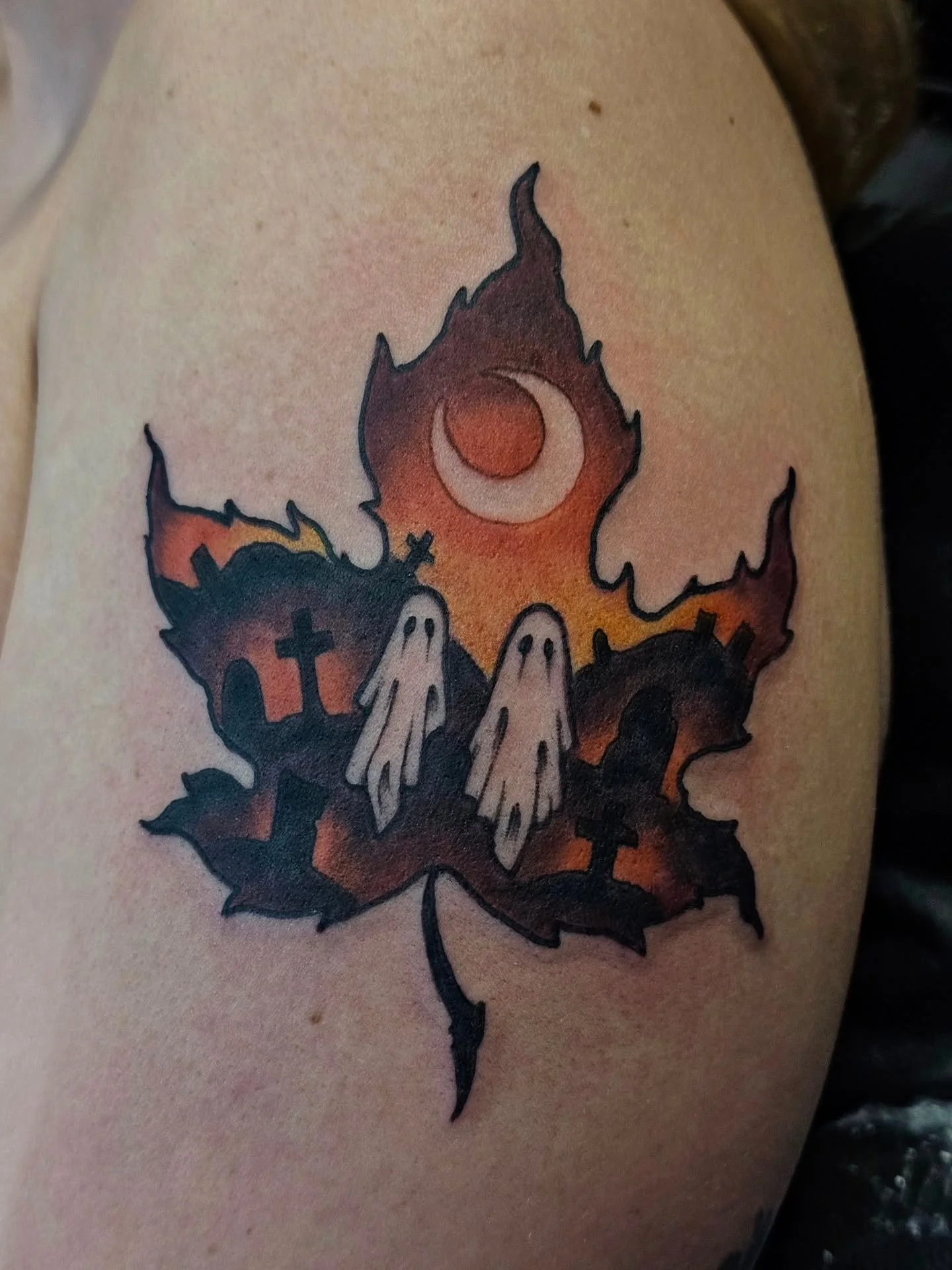 Happy Halloween 🖤👻🍁

#artistsoninstagram #art #tattoo #tattooartist #tattoooftheday #colortattoo #halloween #autumn #ghost #graveyard #cemetery