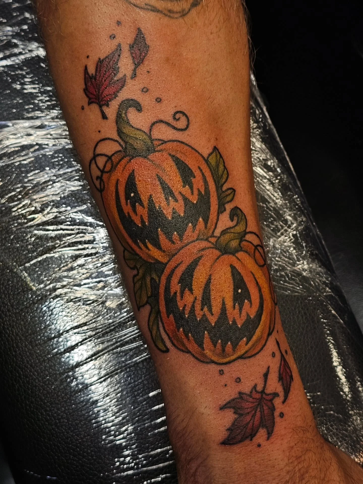 It's always jackolantern time 🎃🍁

#artistsoninstagram #art #tattoo #tattooartist #tattoooftheday #colortattoo #halloween #autumn #pumpkin #jackolantern