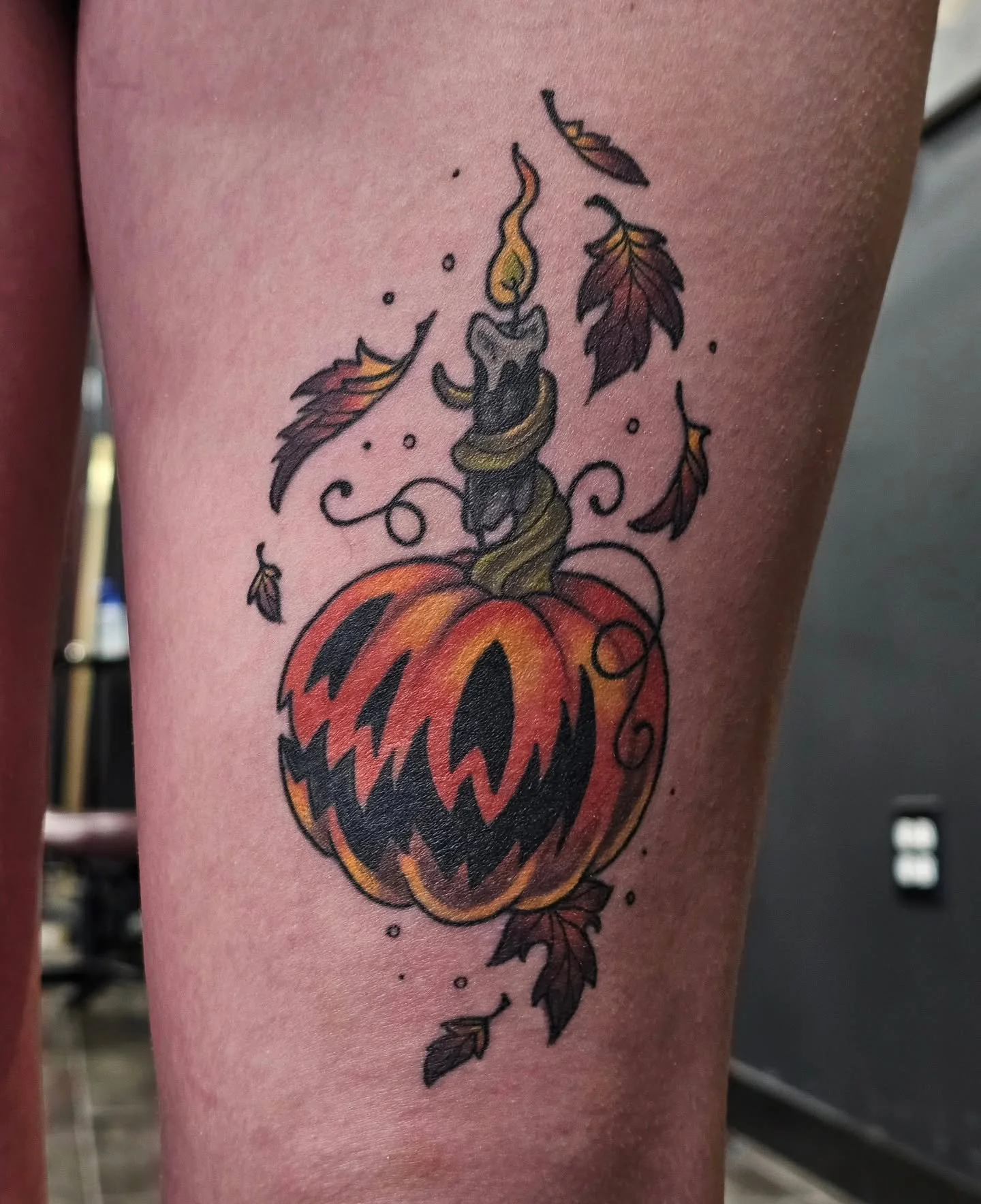 Fully healed and settled 🎃🕯🍂

#tattoo #tattooartist #halloween #pumpkin #halloweentattoo