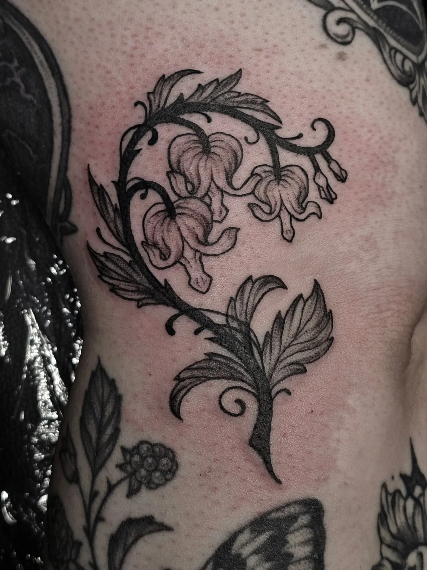 🖤🖤🖤

#tattoo #tattooartist #valentines #bleedingheart #tattooflash