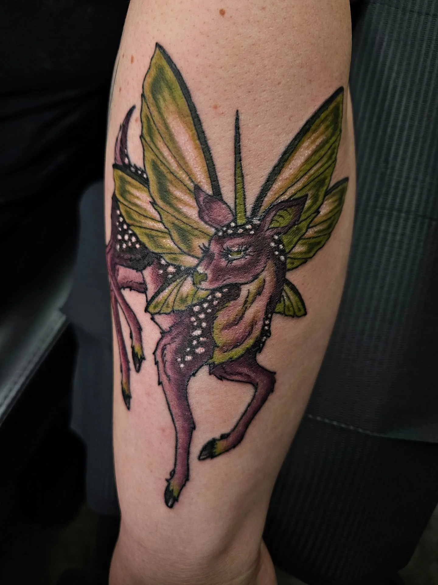 Lines healed, color fresh- sorry for the shine ✨️ can't wait to snag a healed photo of this faerie fawn 🦌🦋

#tattoo #tattooartist #fairy #faerie #fawn