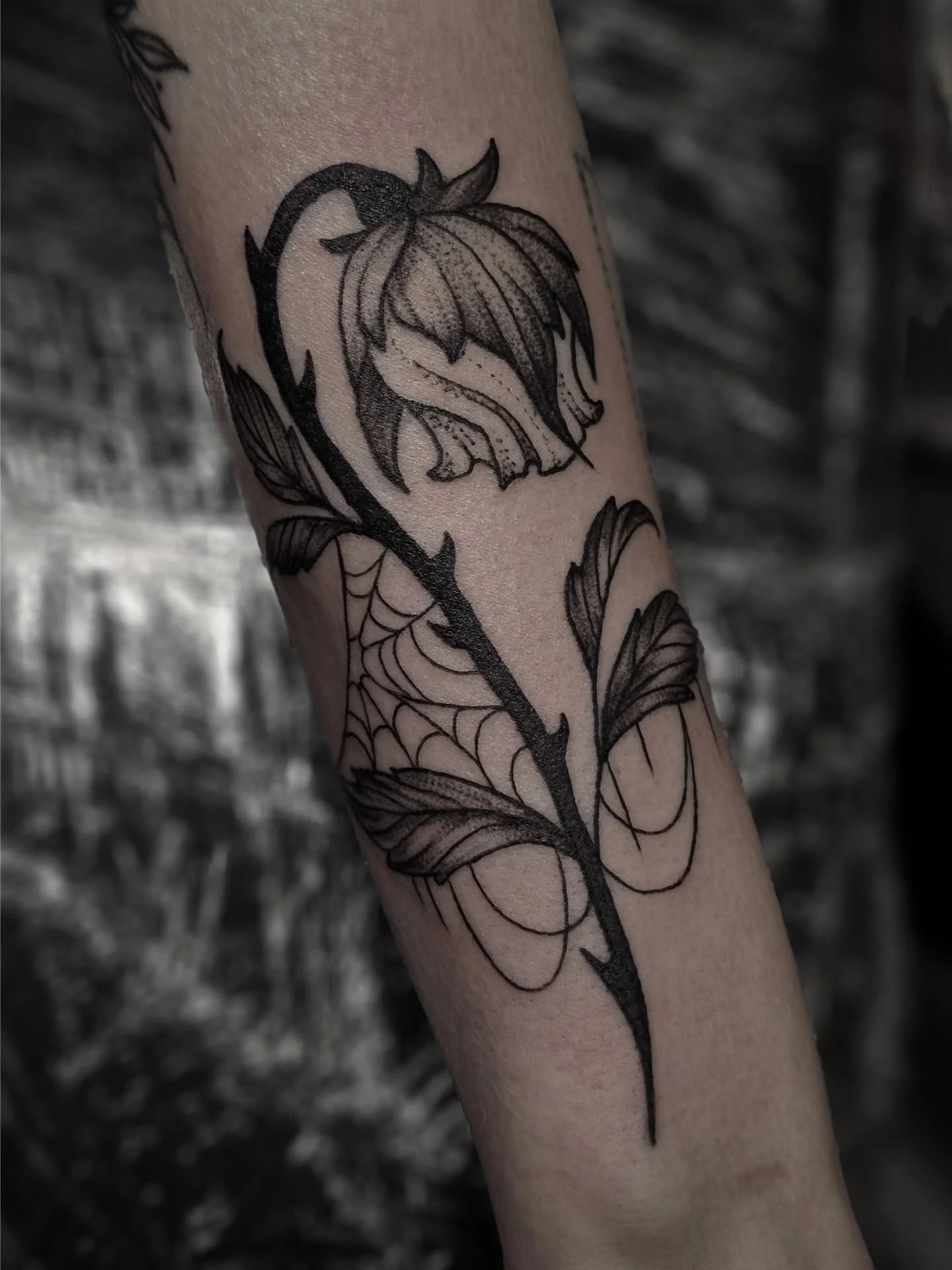 🥀🖤

#tattoo #tattooartist #tattooart #rose #valentines