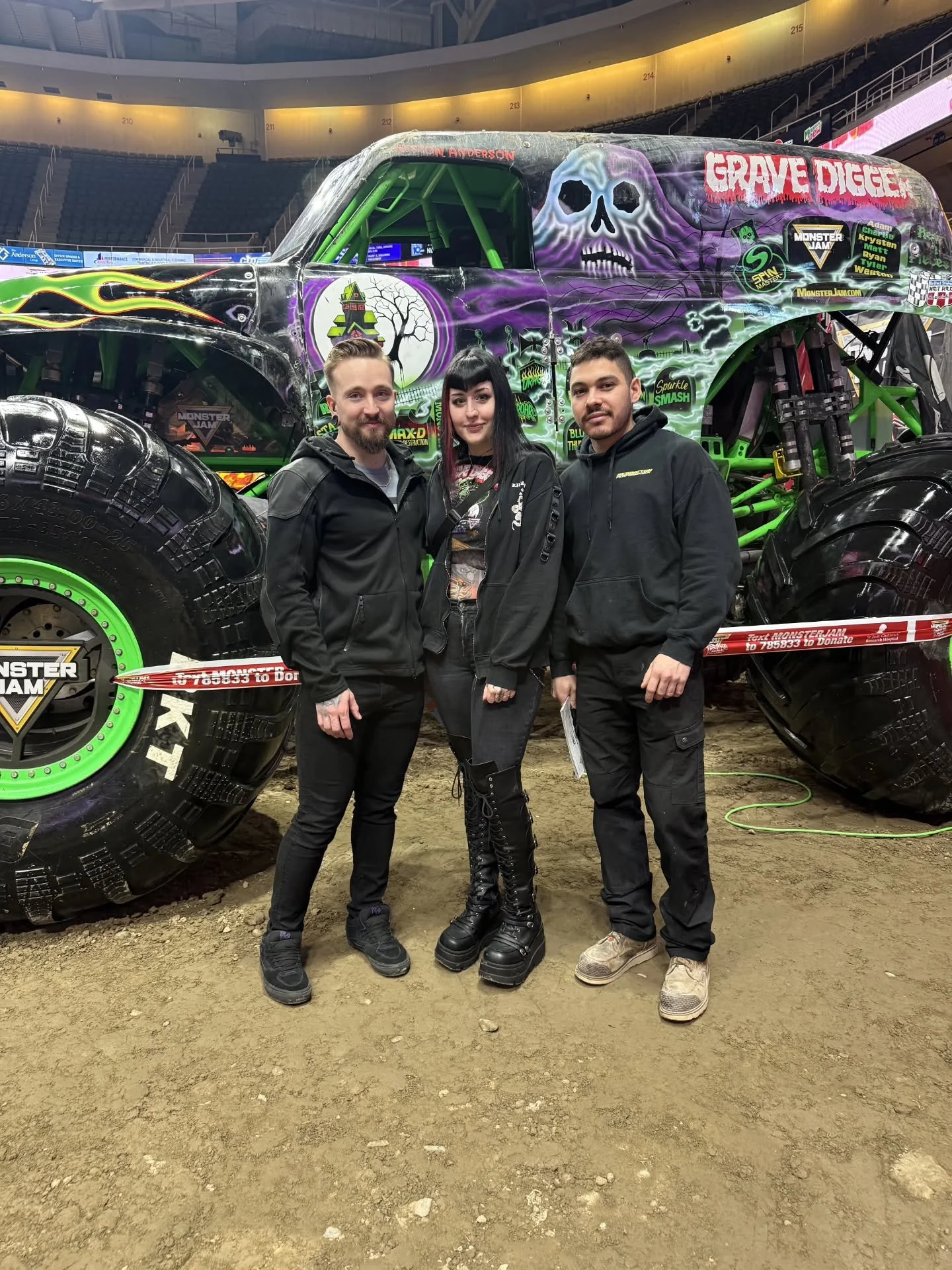 Monster Trucks 🖤
@monsterjam 

#monsterjam #monstertrucks #gravedigger #megalodon #eltoroloco