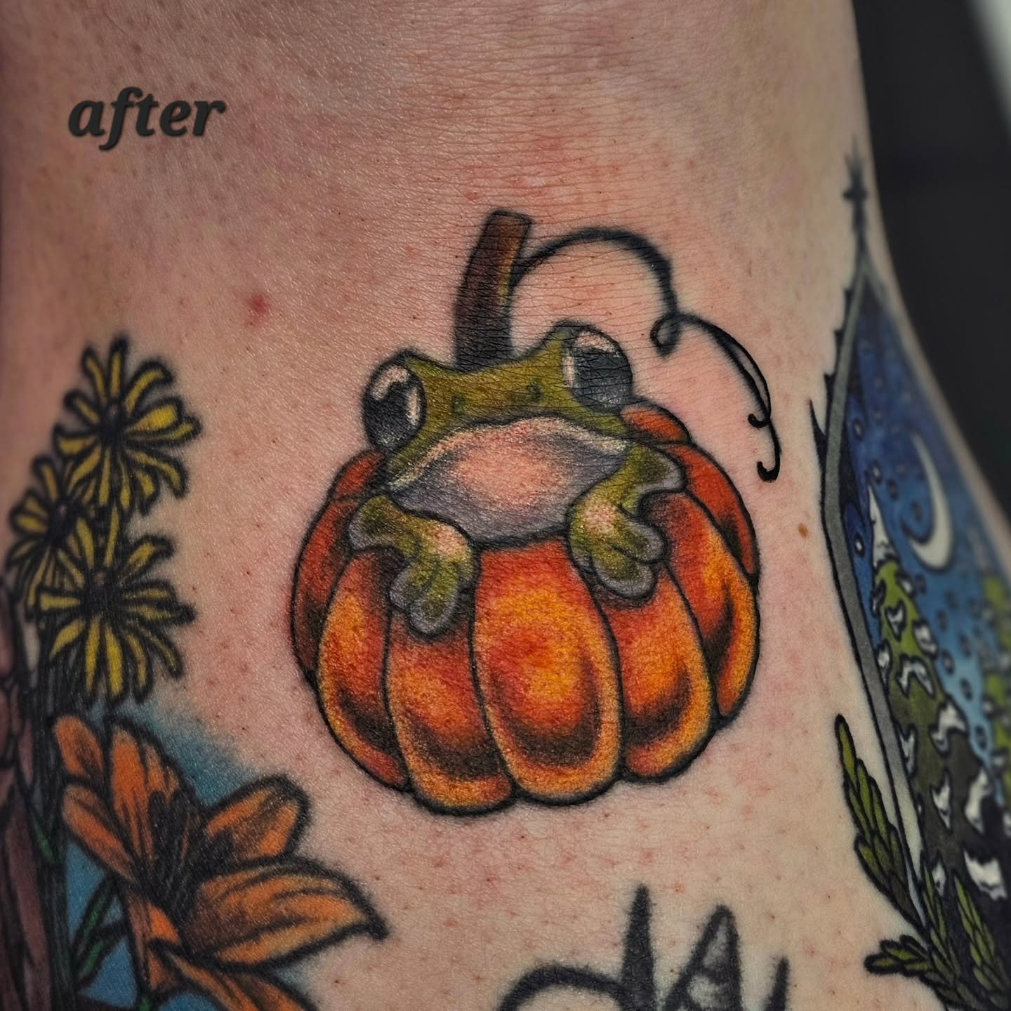 A little before vs after rework 🐸🎃
Original not done by me

#tattoo #tattooartist #tattooart #frog #pumpkin