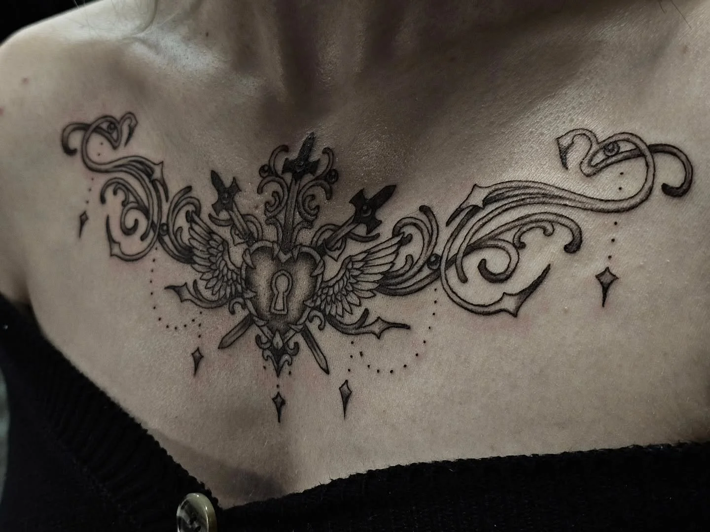This was so much fun to create 🤍🗝
@mylambie

#tattoo #tattooartist #tattooart #heart #threeofswords