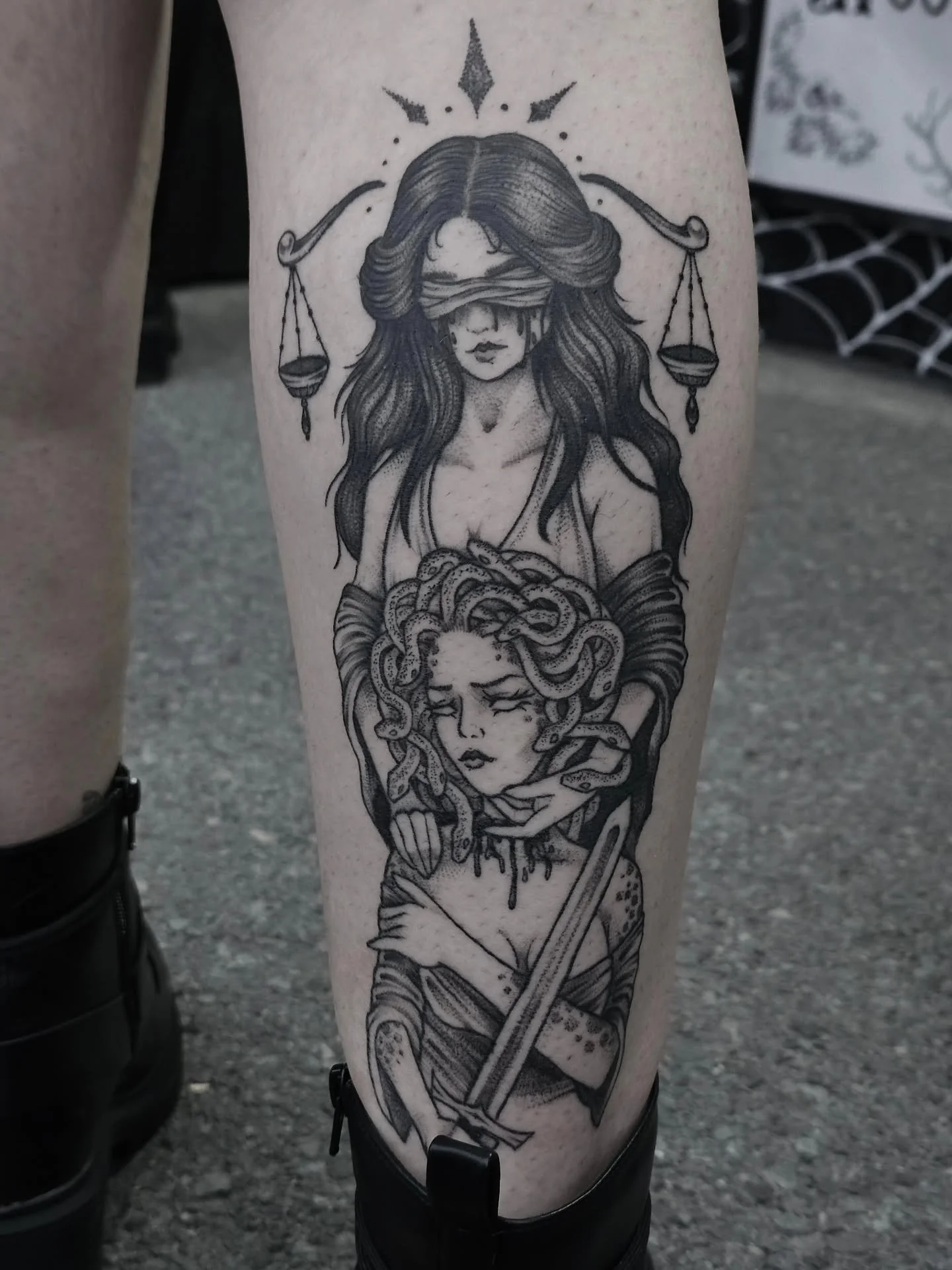 Fully healed in the wild ⚖️🗡🐍
@esperanzaarnold613

#tattoo #tattooartist #tattooart #medusa #ladyjustice