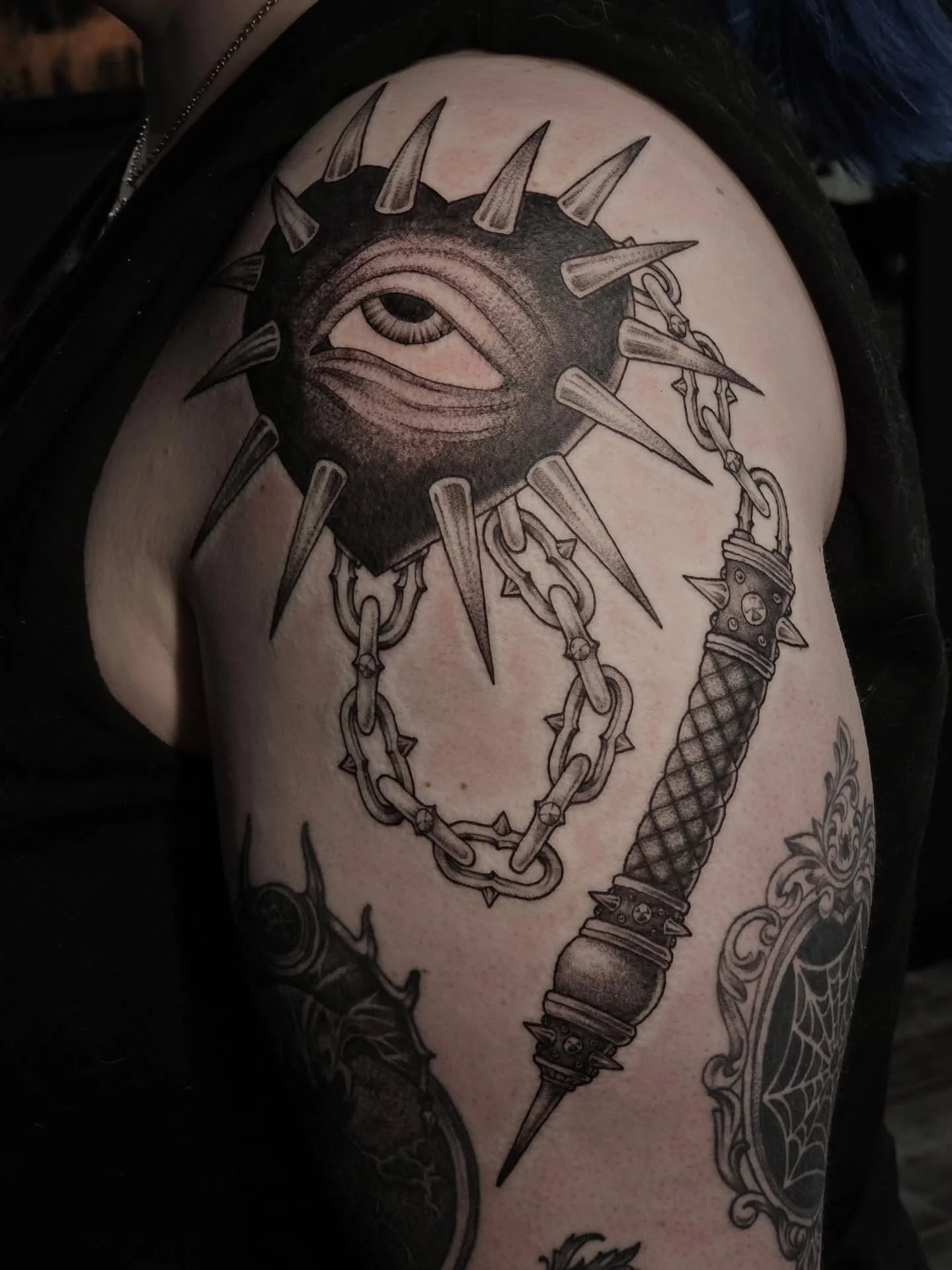 ⚔️ 𝕺𝖈𝖚𝖑𝖚𝖘 𝕮𝖔𝖗𝖉𝖎𝖘 ⚔️

More creepy weaponry please! Including my drawing process on this project- one hour drawing time, four hours tattooing

#tattoo #tattooartist #tattooart #medieval #morningstar