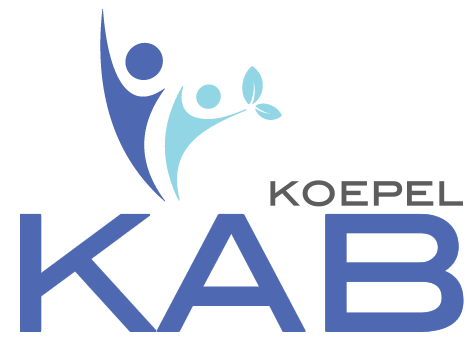 Logo van KOEPEL KAB met drie abstracte menselijke figuren en een blad.