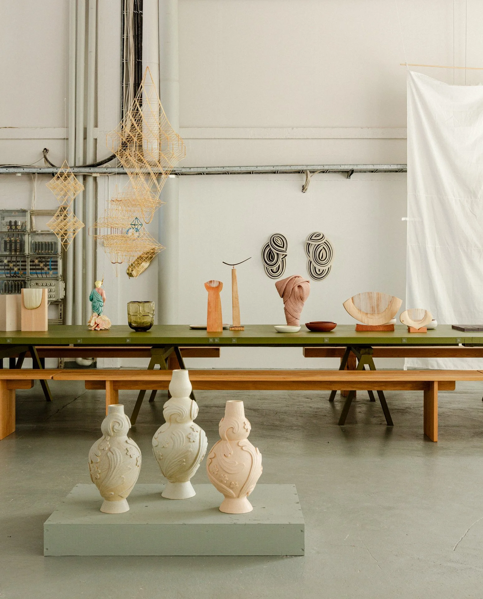 exhibition_installation_artwork_atfirstblush_billnas_lokalhelsinki2026-15.jpg