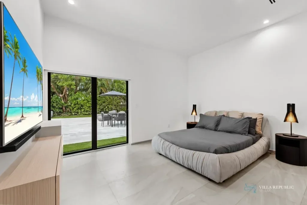 imgi_16_VillaRepublicMiami-VillaMaya-NorthMiamiBeach-62-1024x683.webp