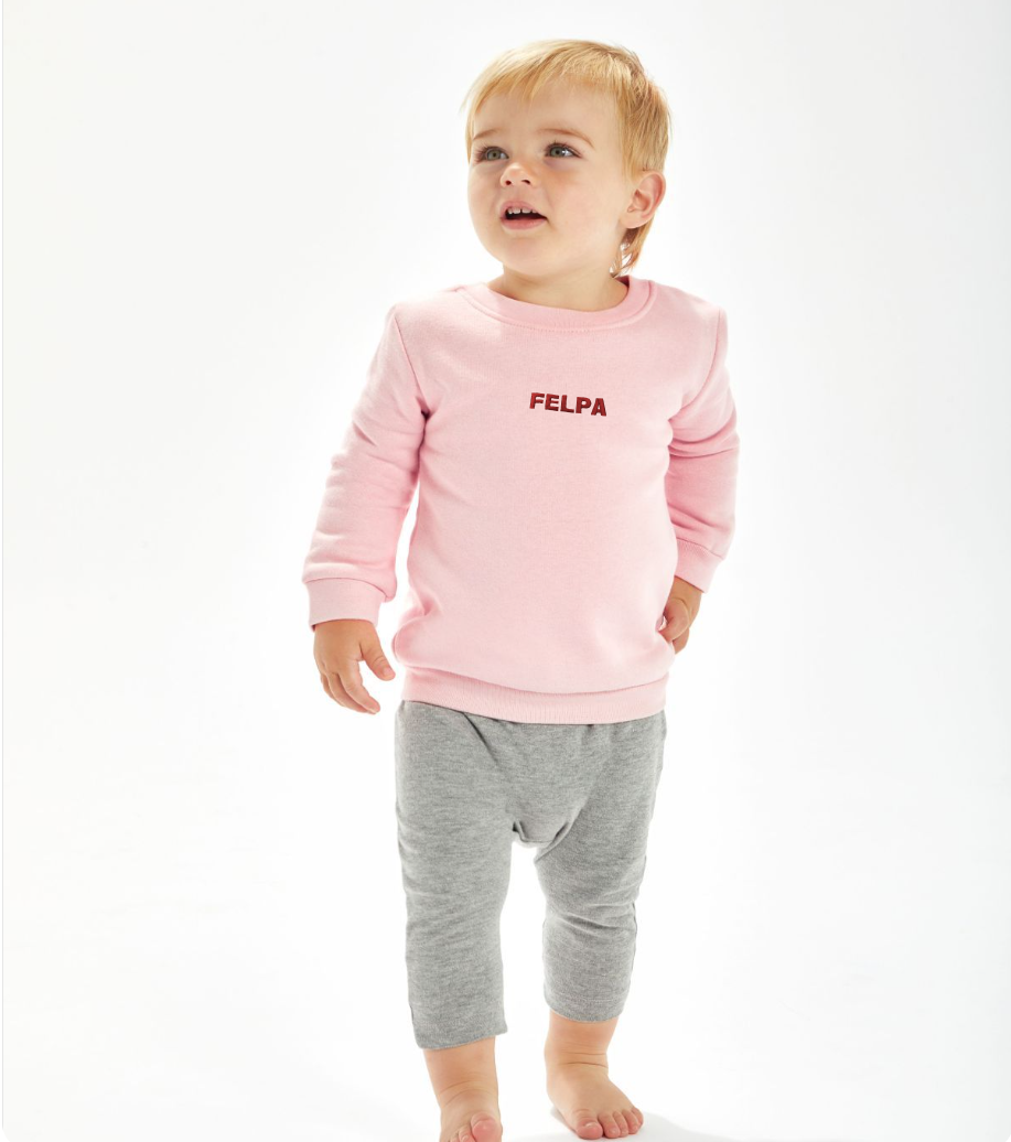 bimba con felpina.png