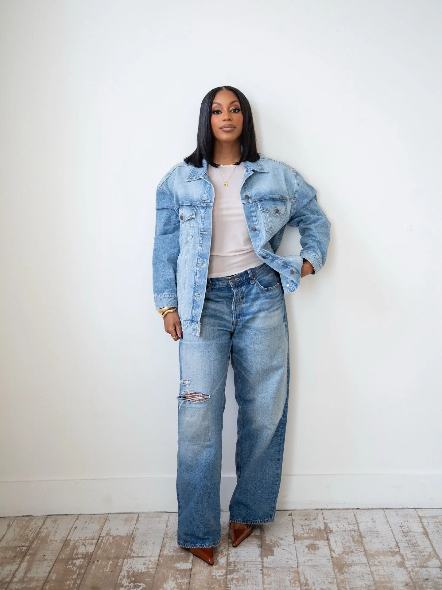 i&rsquo;ve had my head down for a bit working on something intentional for women creatives who want to take ther brand to another level but don&rsquo;t quite have the foundation needed to bring their goals on fruition. 

swipe to see a sneak peek. 🧡