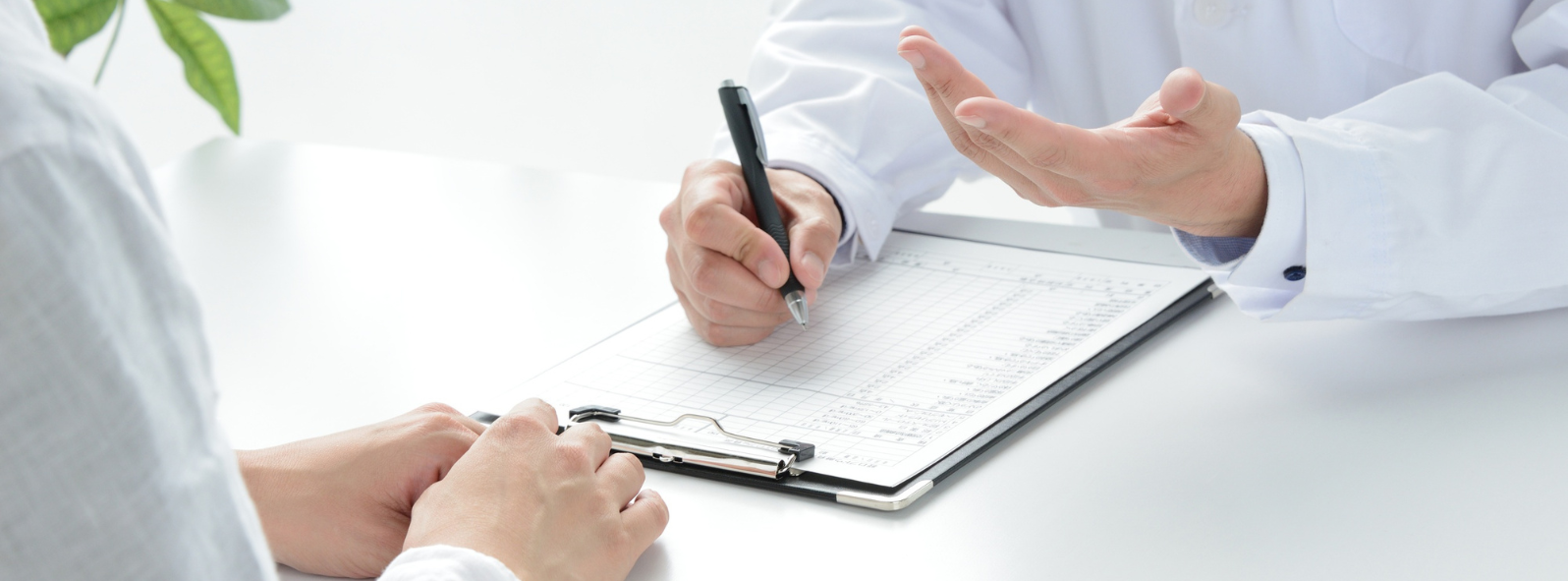 Nurse practitioner consulting with a patient during a personalized healthcare appointment at True Health Integrative Clinic in Manitoba.