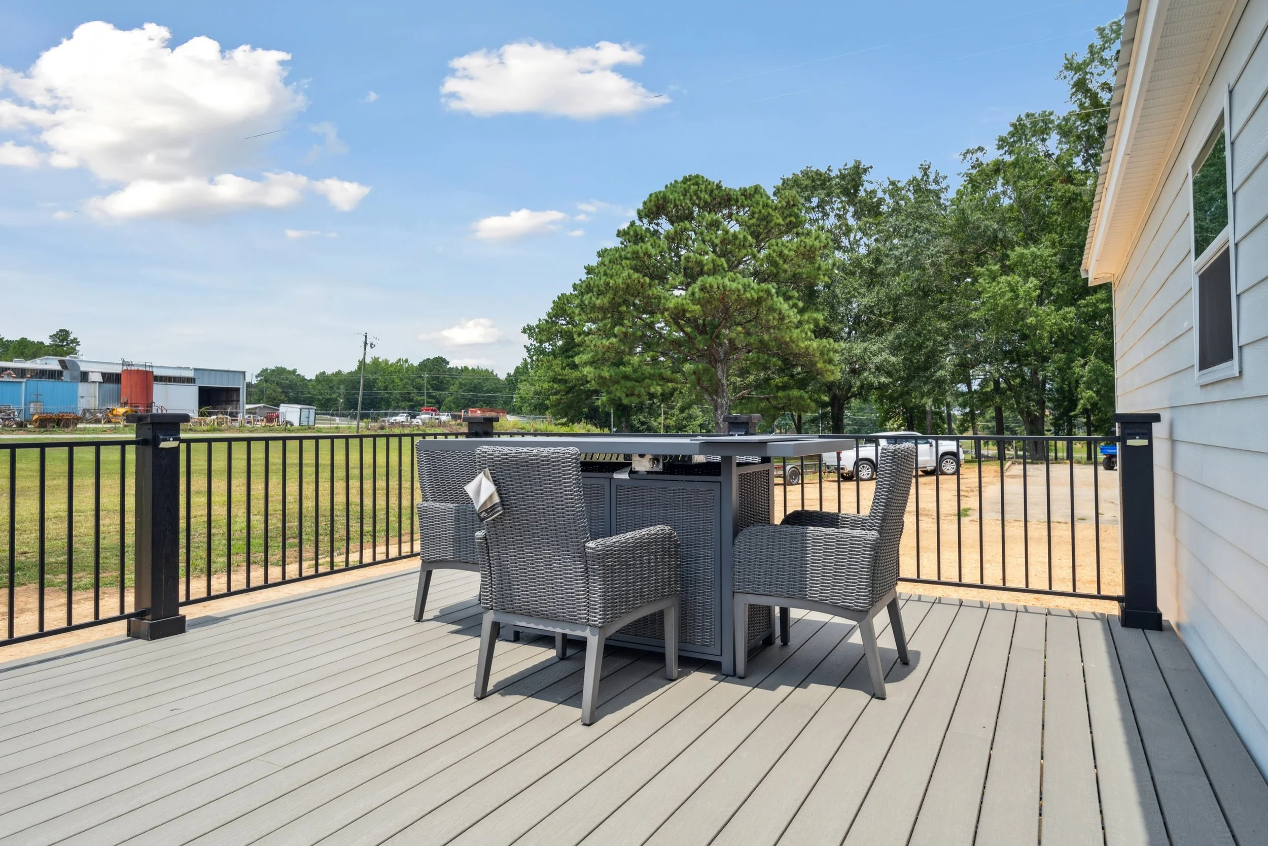 Bravo-Nexus-OutdoorPatio-5.jpg