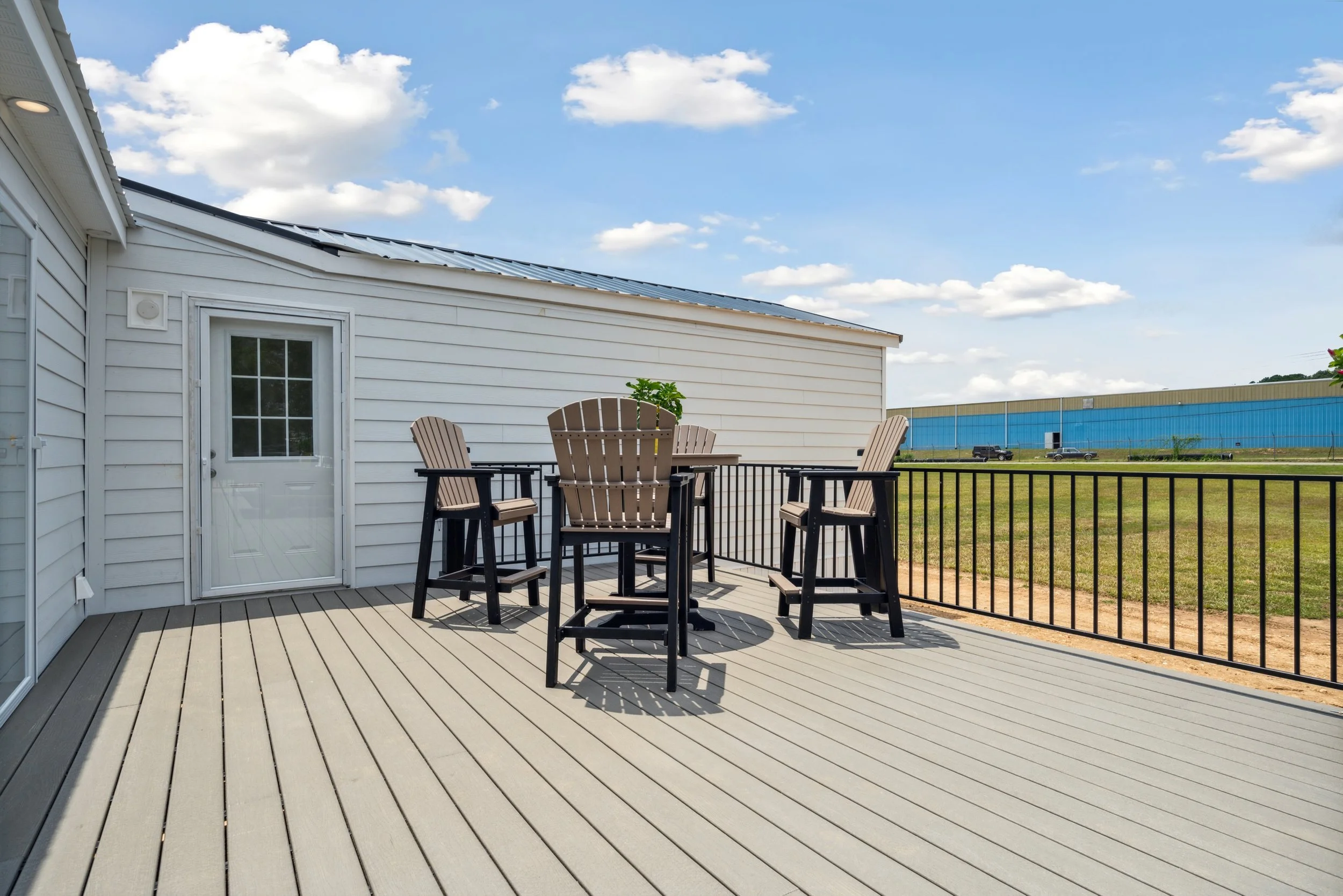 Bravo-Nexus-OutdoorPatio-3.jpg