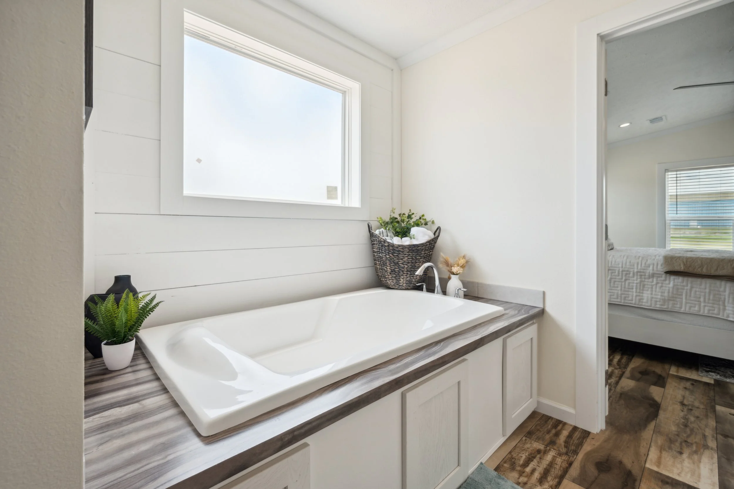 Bravo-Nexus-Tub-3.jpg