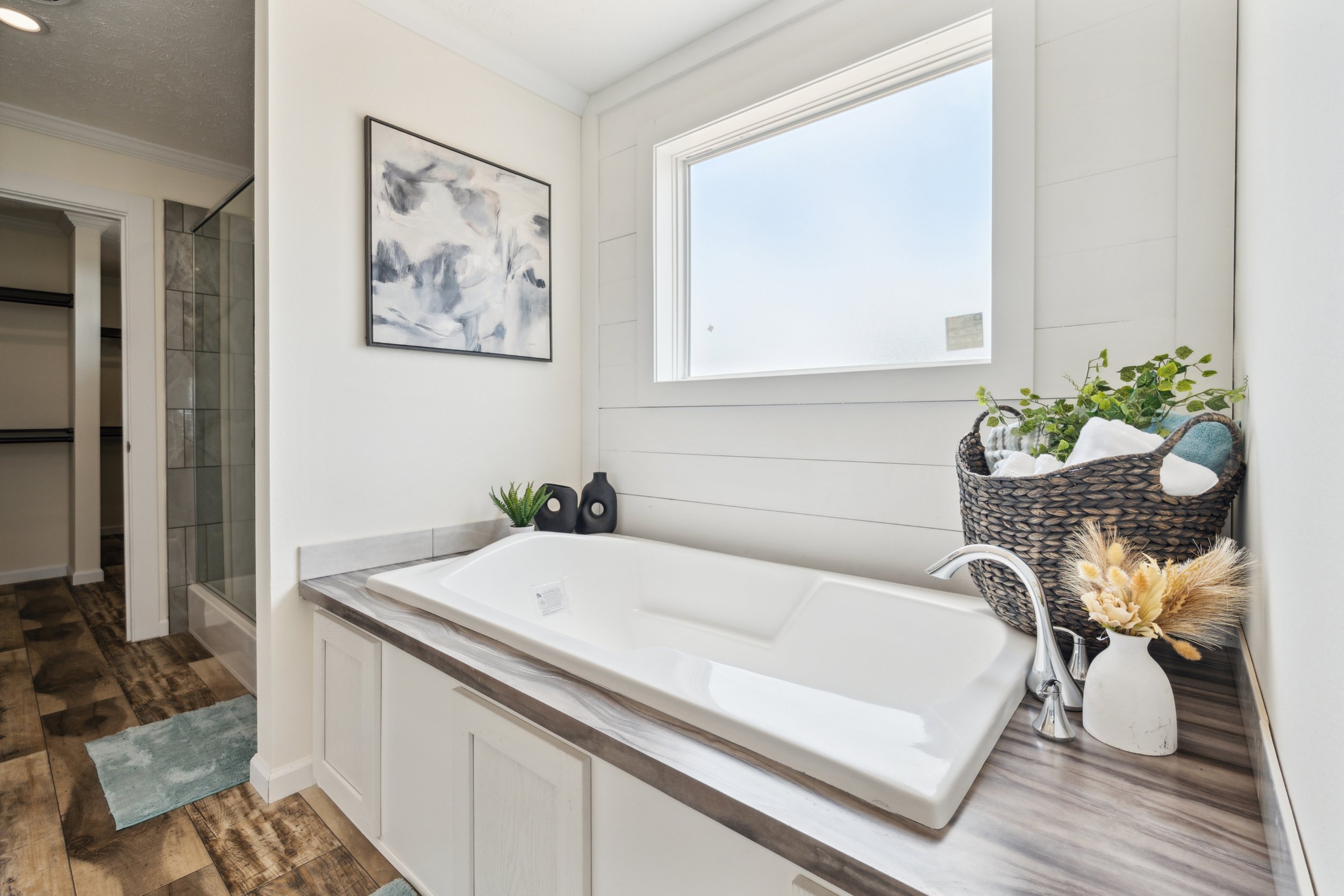 Bravo-Nexus-Bathroom-Tub-1.jpg
