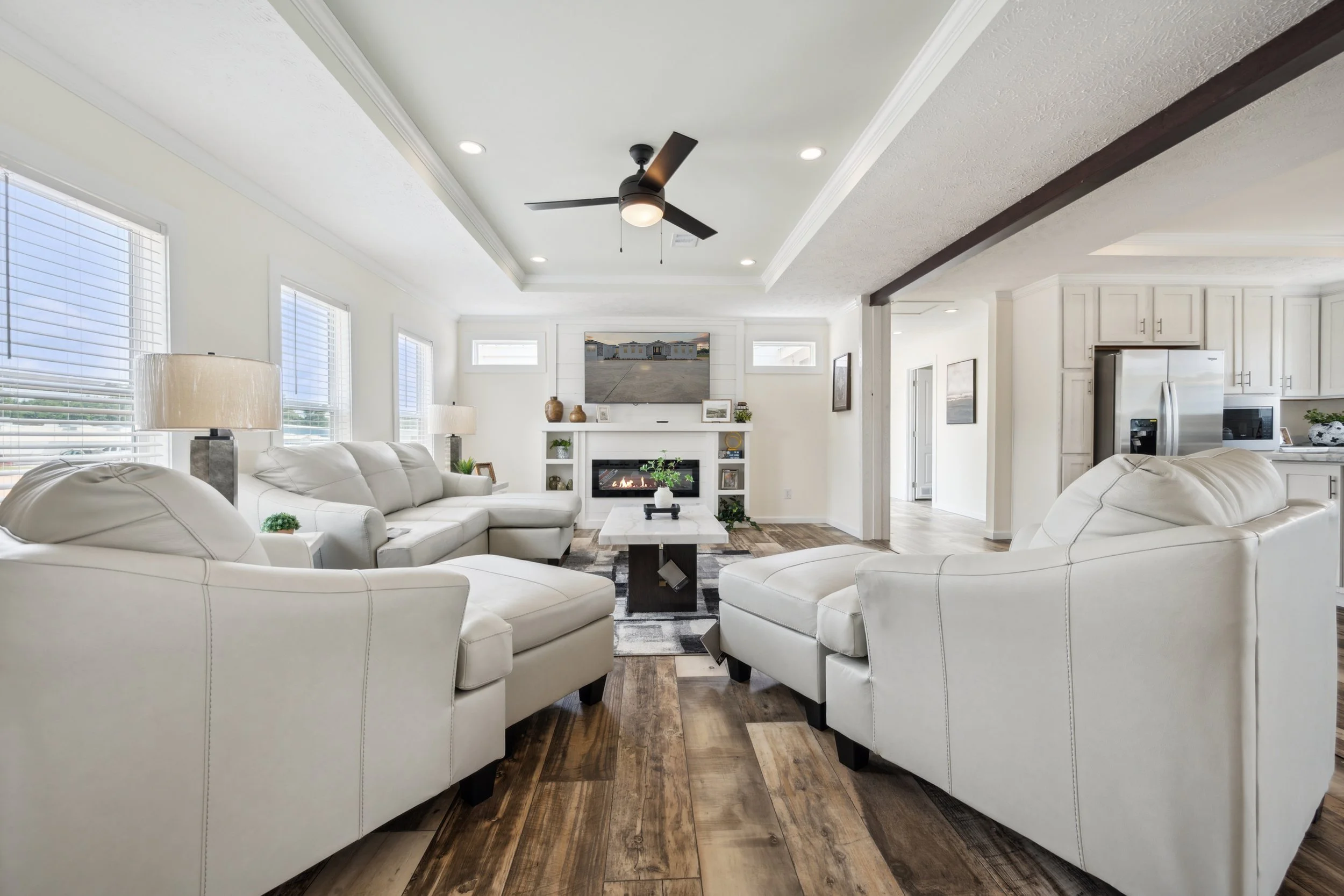 Bravo-Nexus-LivingRoom-9.jpg