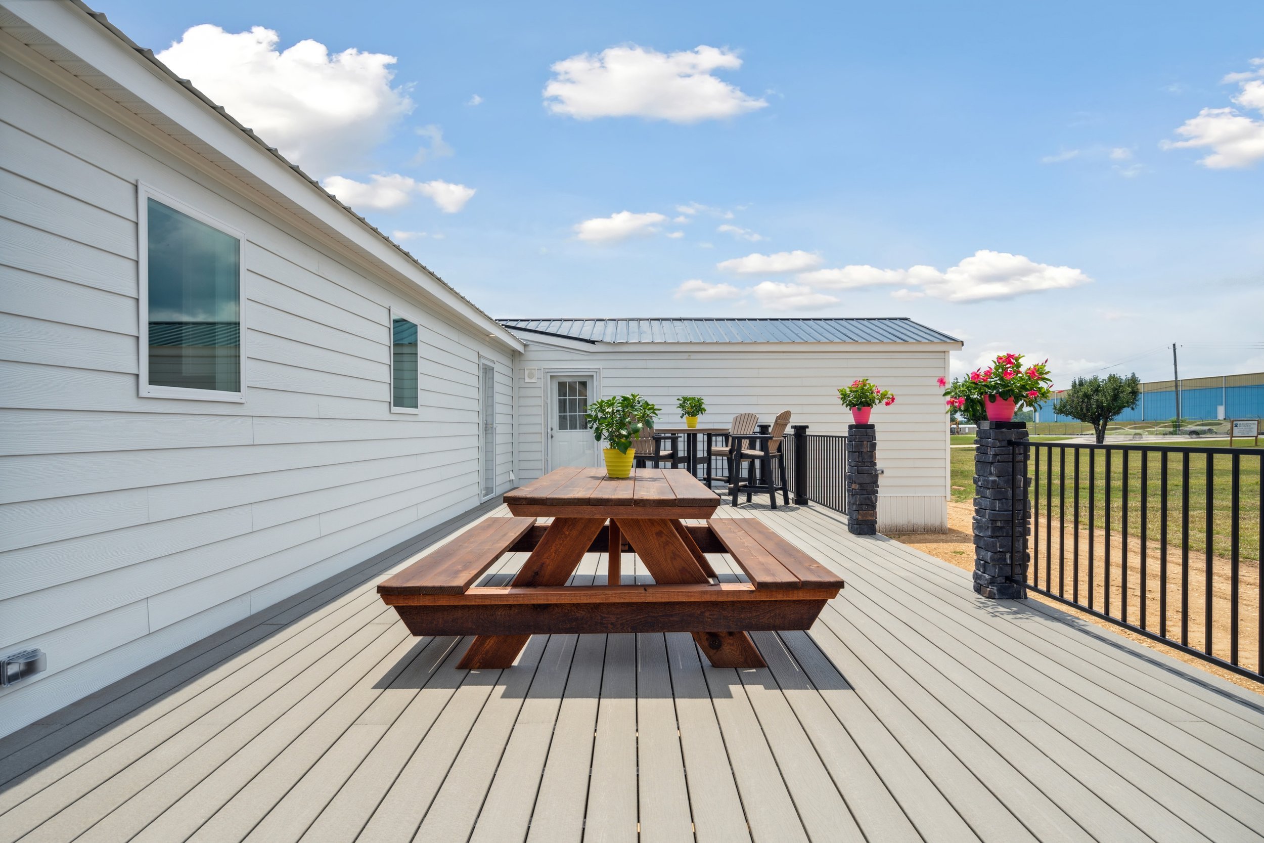 Bravo-Nexus-OutdoorPatio-6.jpg