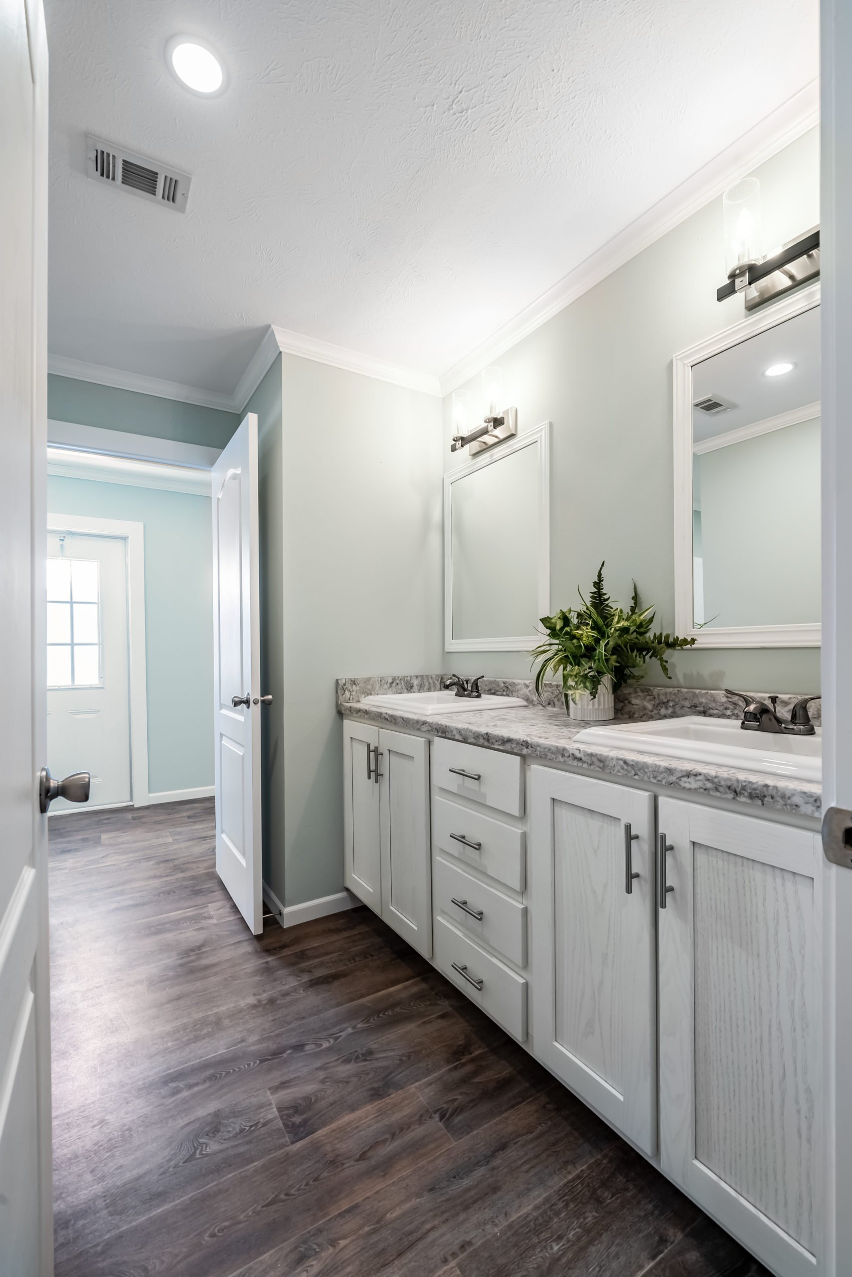 Winston-Delmar-Bathroom-6.jpg
