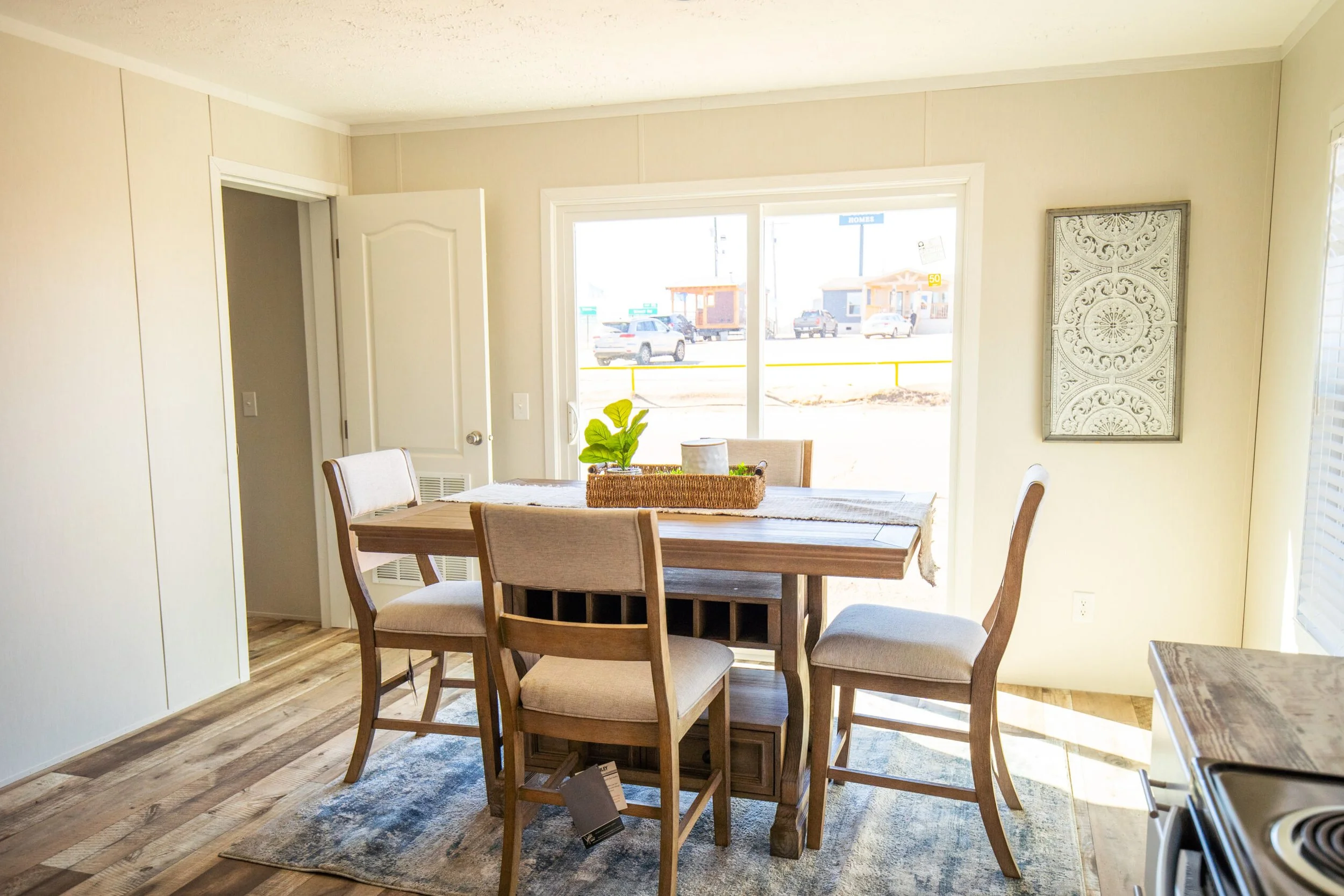 Embark-Onward-Dining-1.jpg