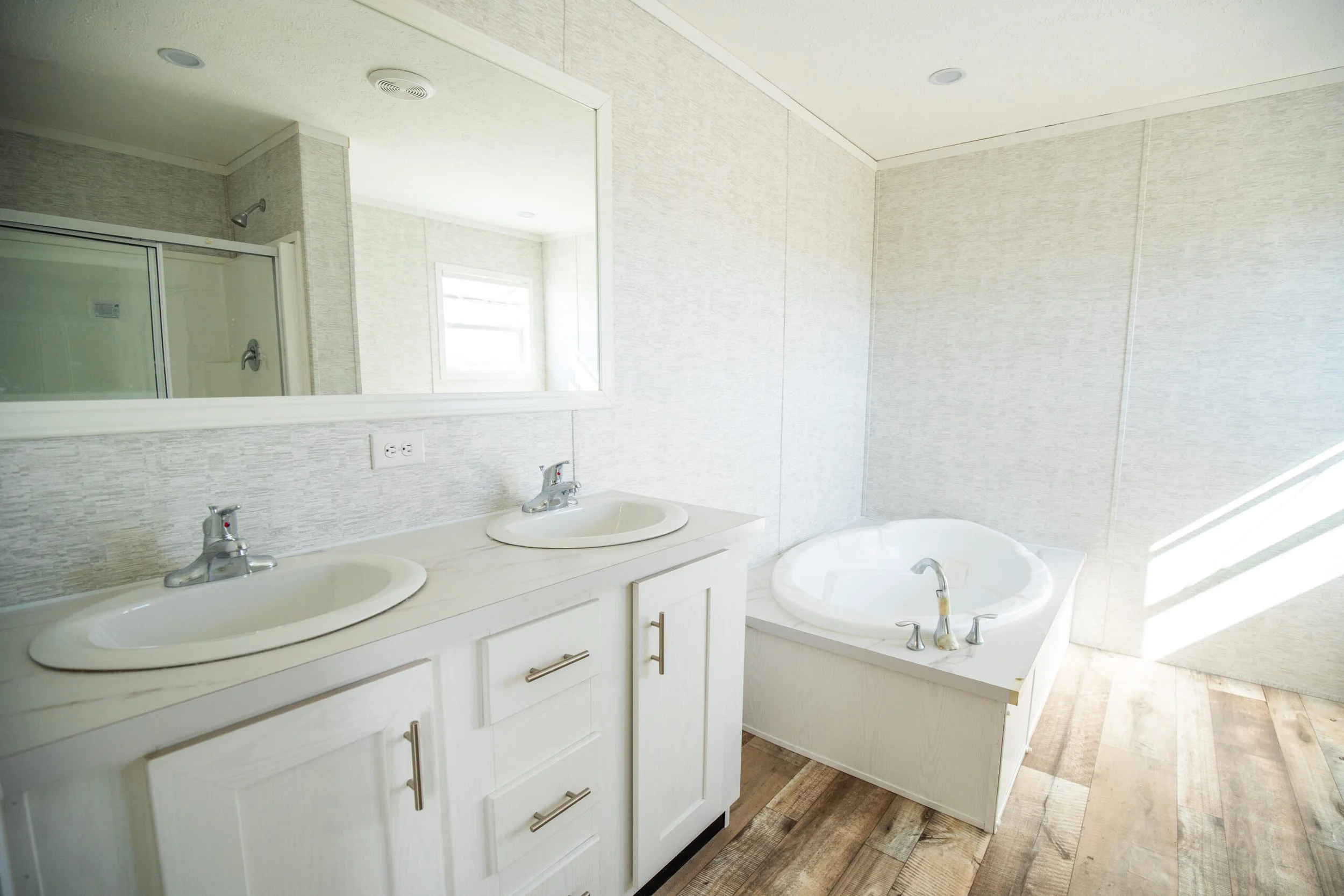 Embark-Onward-Bathroom-2.jpg