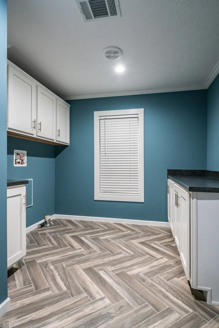 Winston-Houston-Laundyroom-1.jpg