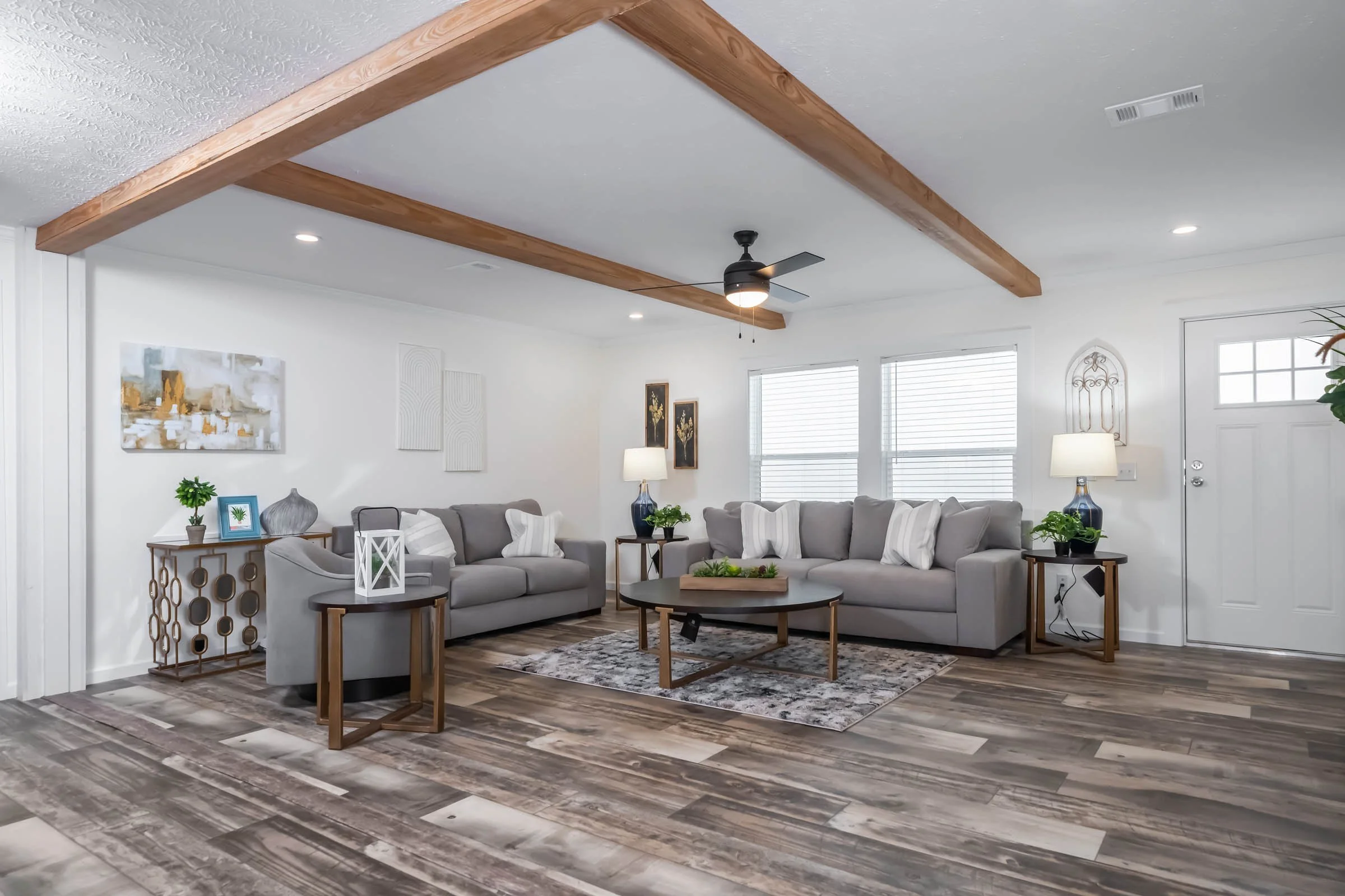 Bravo-Milo-Livingroom-6.jpg