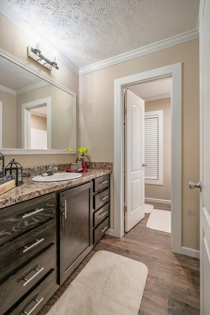 Winston-Grayson-Bathroom-2.jpg