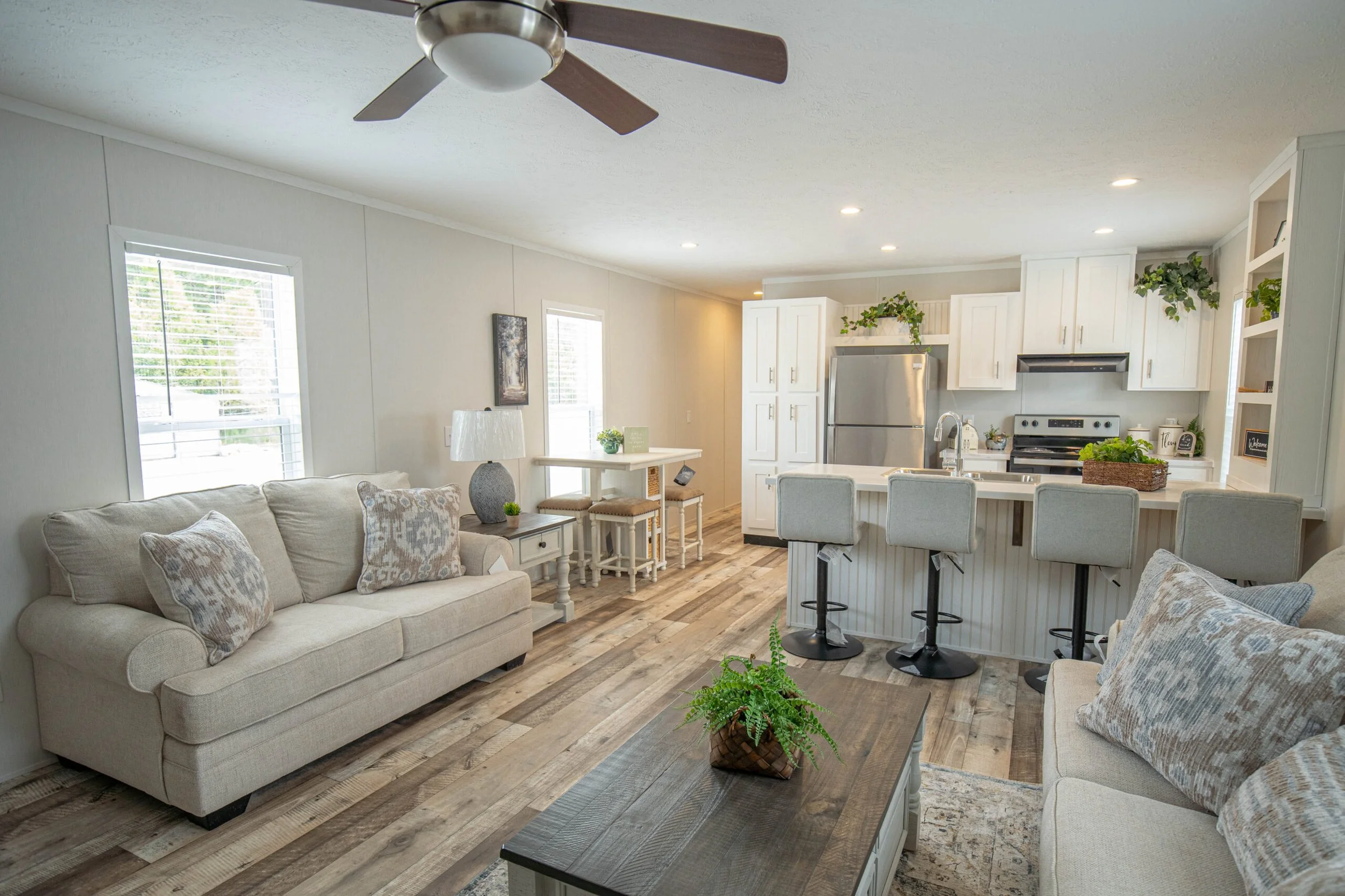 Embark-Hudson-LivingRoom-Kitchen-2.jpg