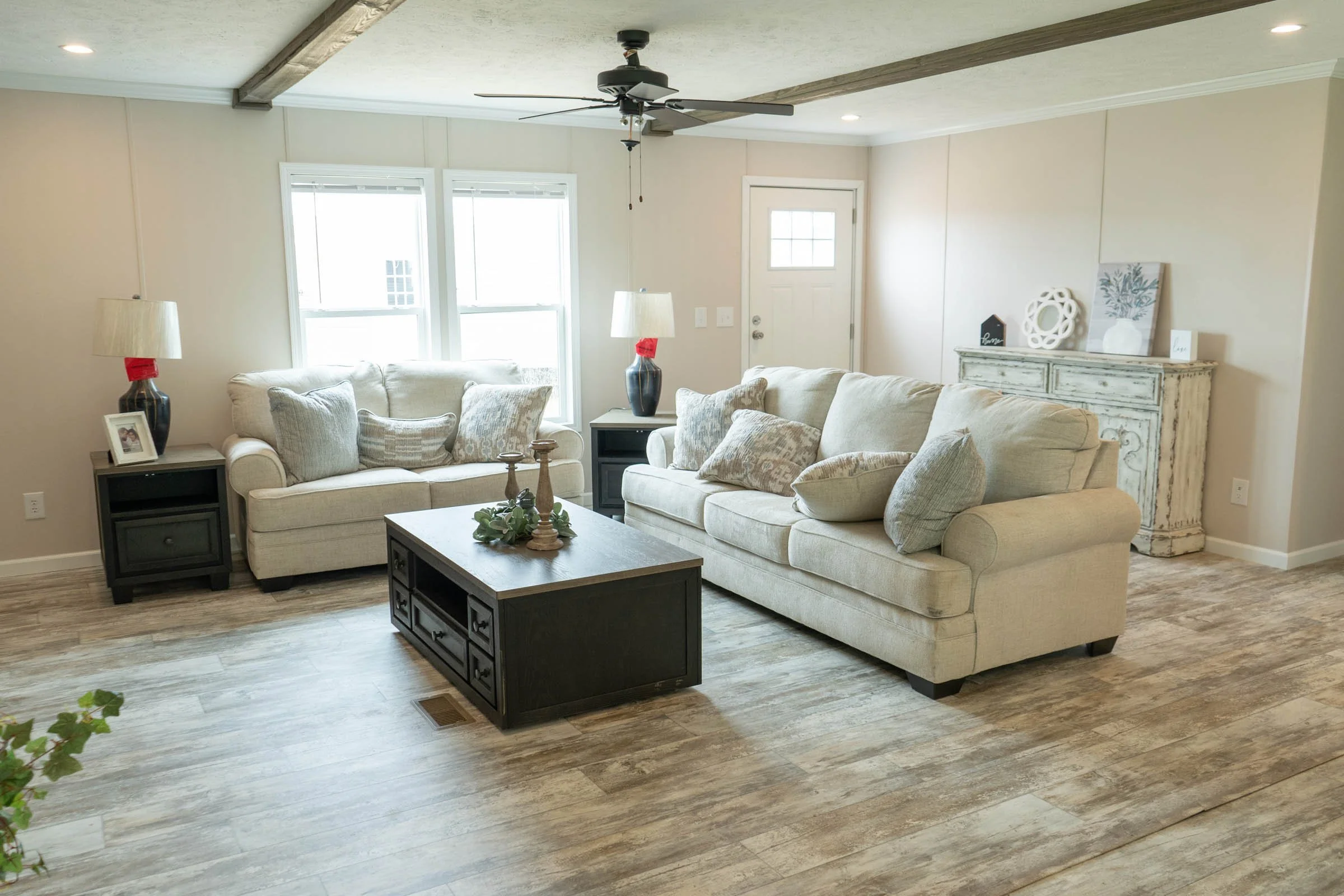 Bravo-Luna-Livingroom-4.jpg