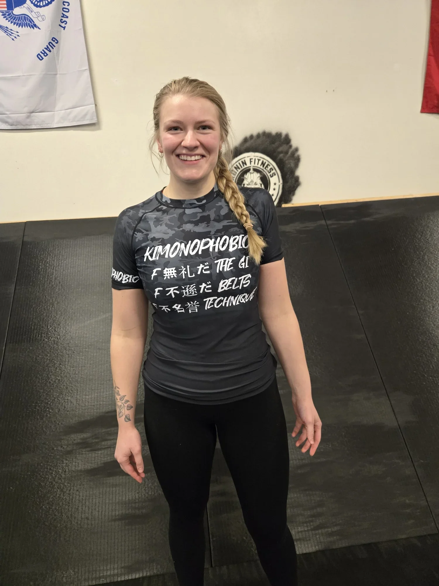 kimonophobic womens jiujitsu rash guard short sleved (censored)