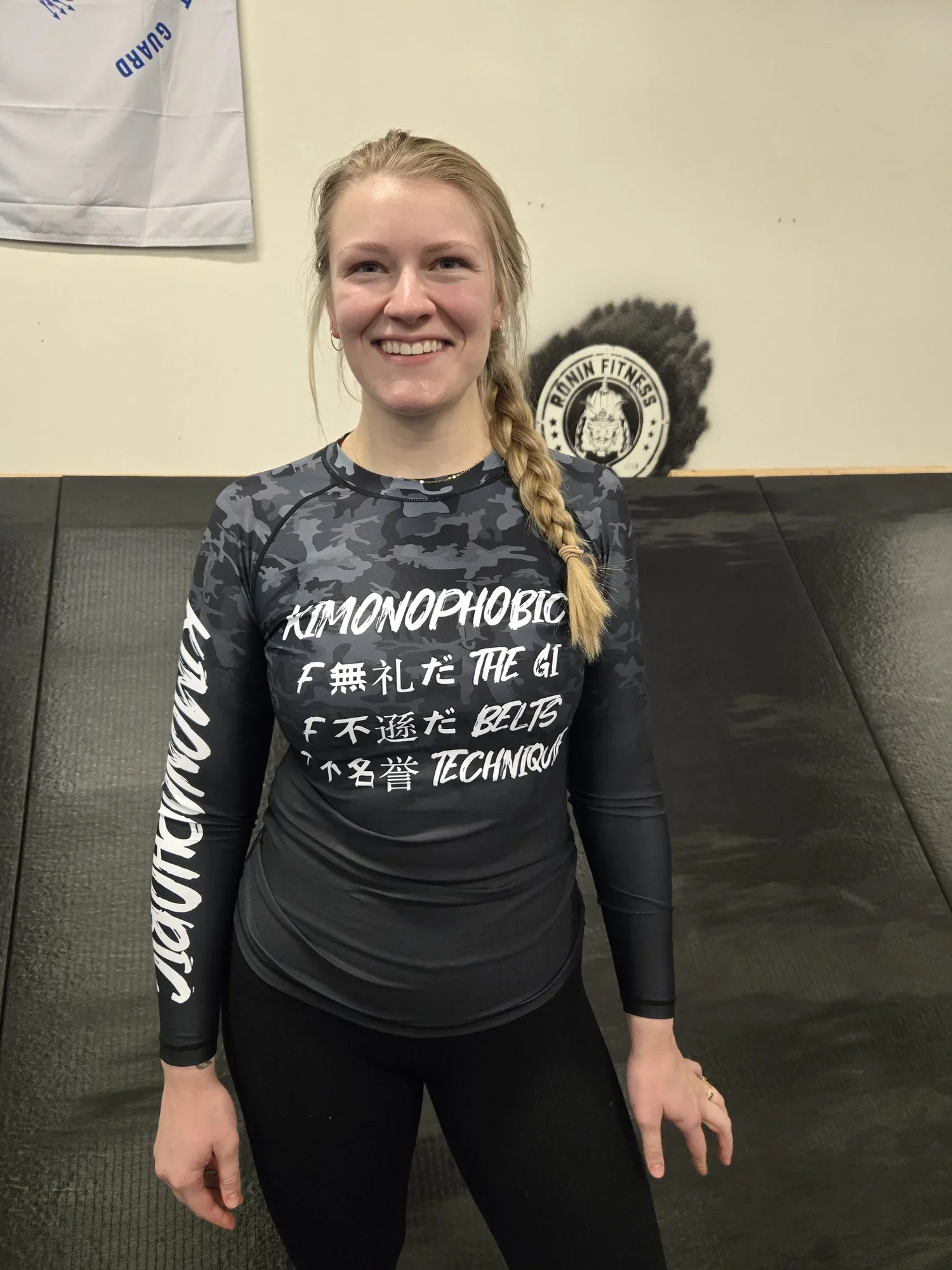 Kimonophoic womens jiujitsu rash guard (censored) long sleved