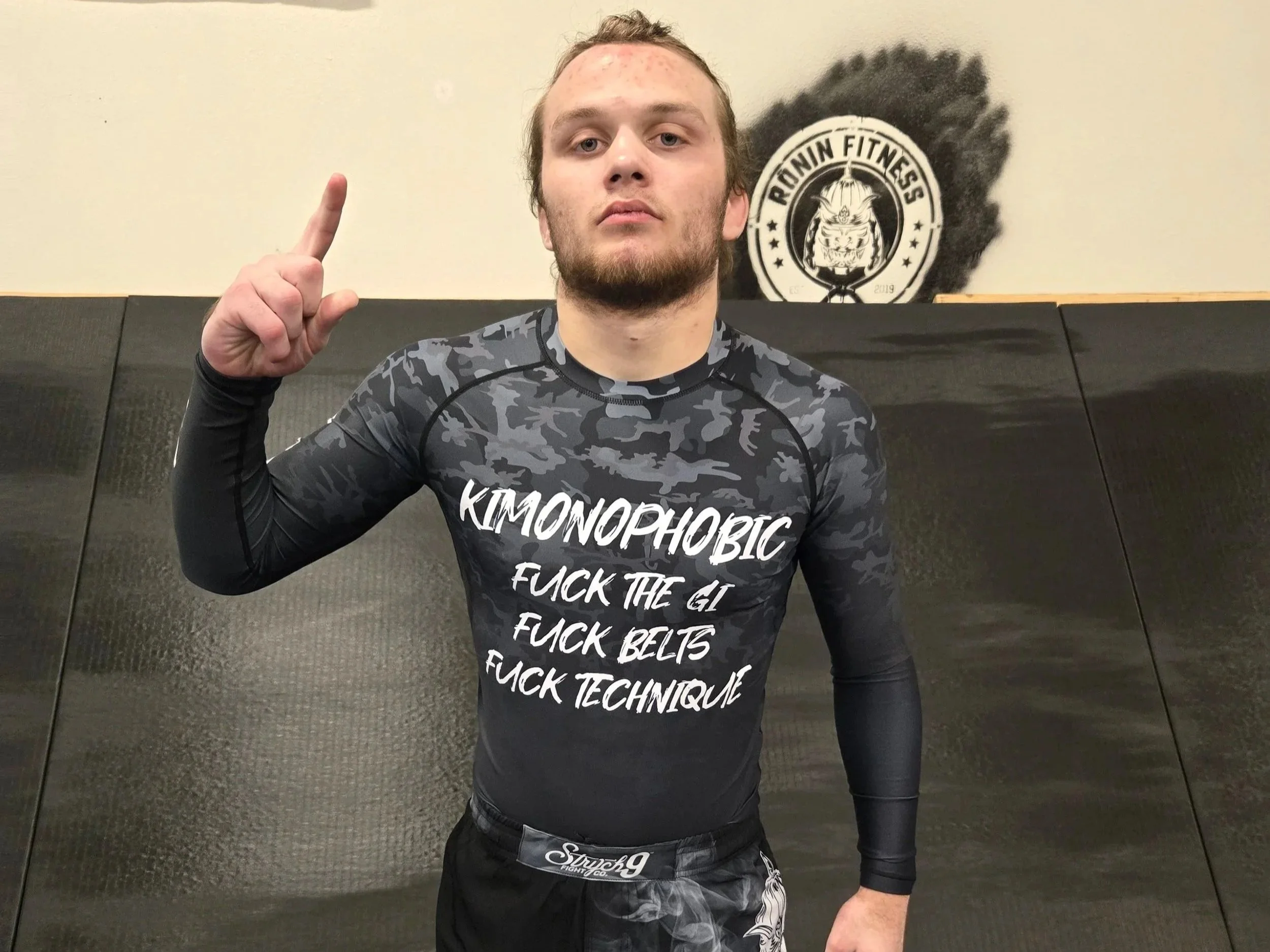 Kimonophobic long sleeve rash guards